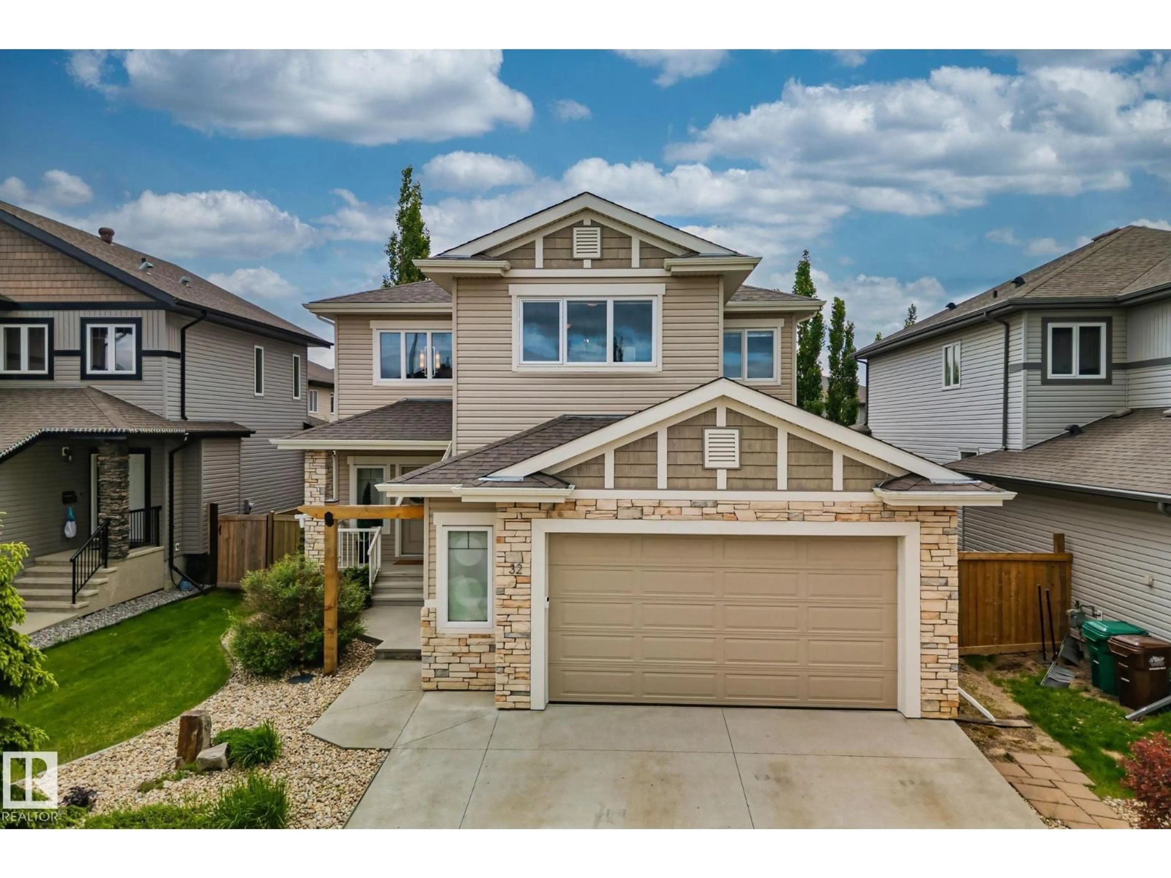 Home with vinyl exterior material, street for 32 NAULT CR, St. Albert Alberta T8N4H9