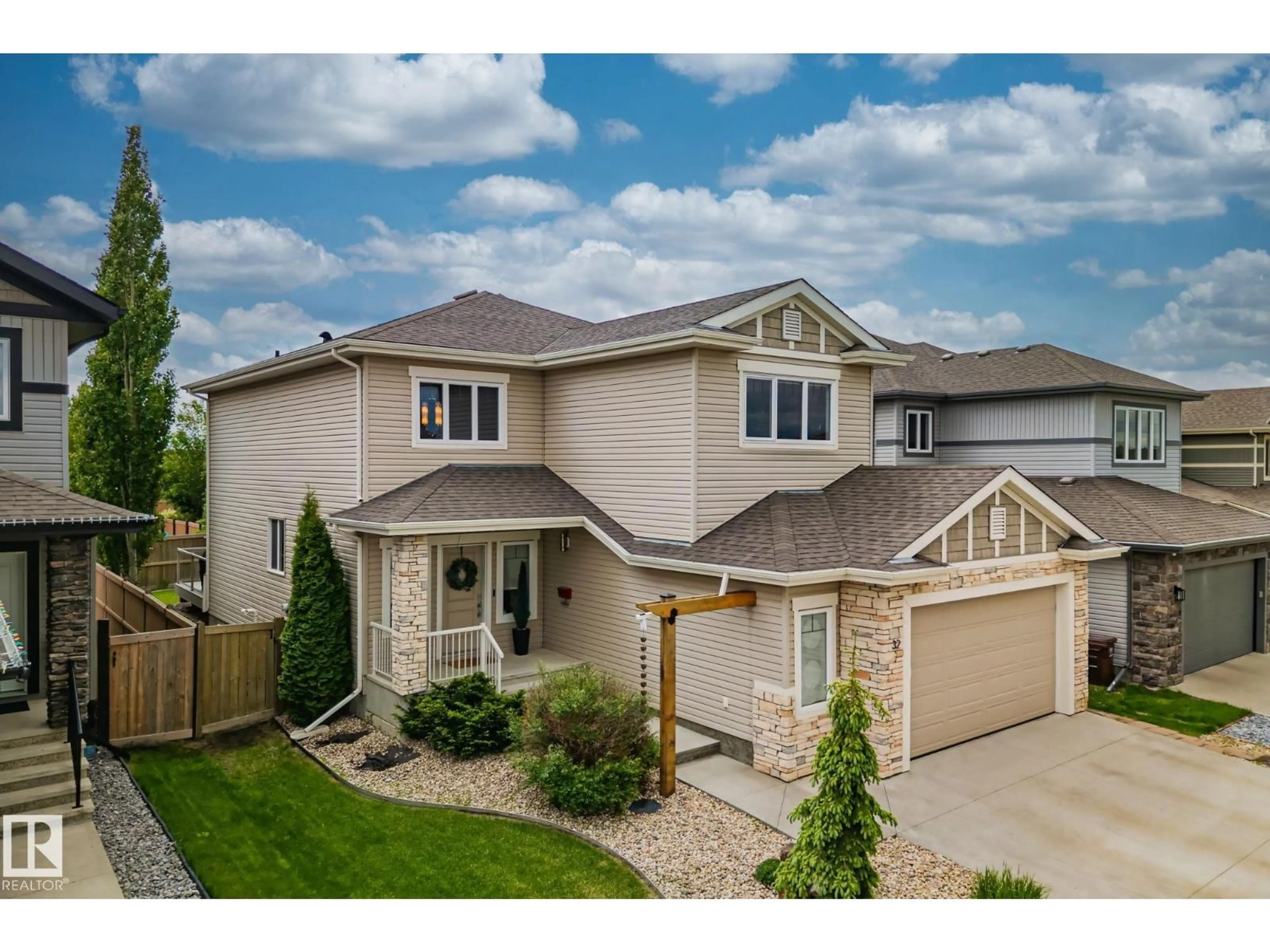 A pic from outside/outdoor area/front of a property/back of a property/a pic from drone, street for 32 NAULT CR, St. Albert Alberta T8N4H9