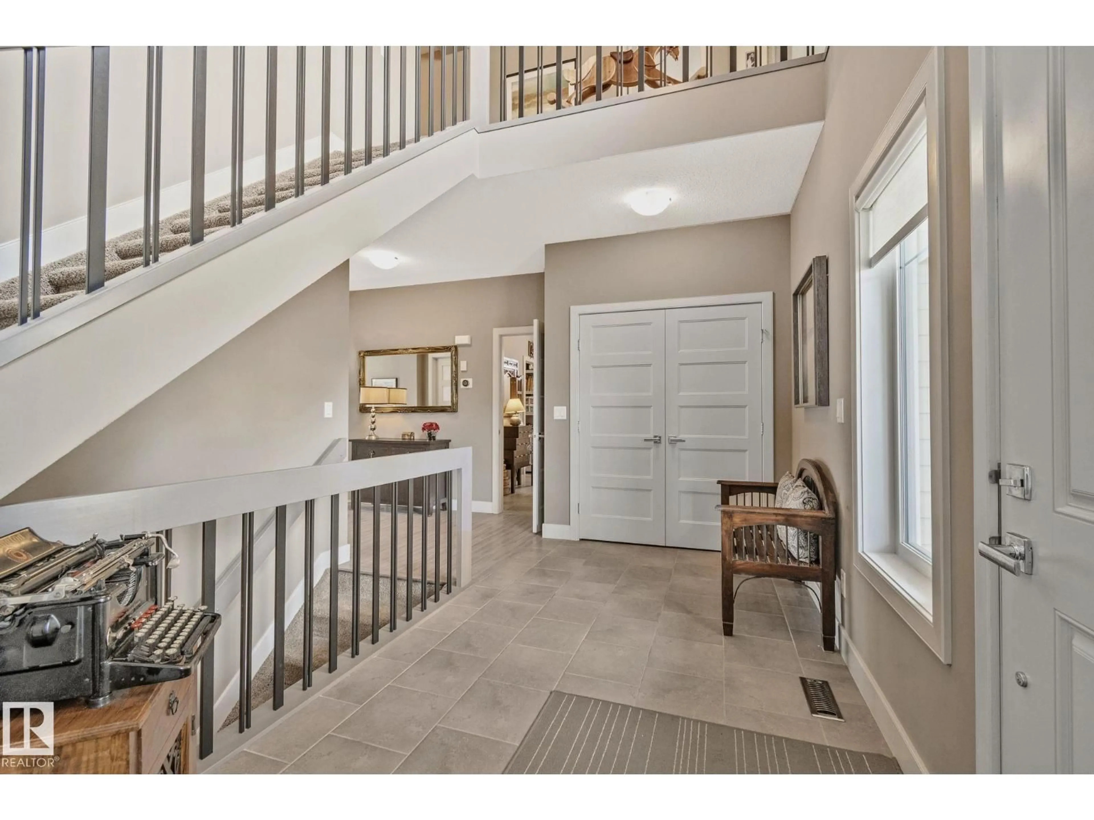 Indoor entryway for 32 NAULT CR, St. Albert Alberta T8N4H9