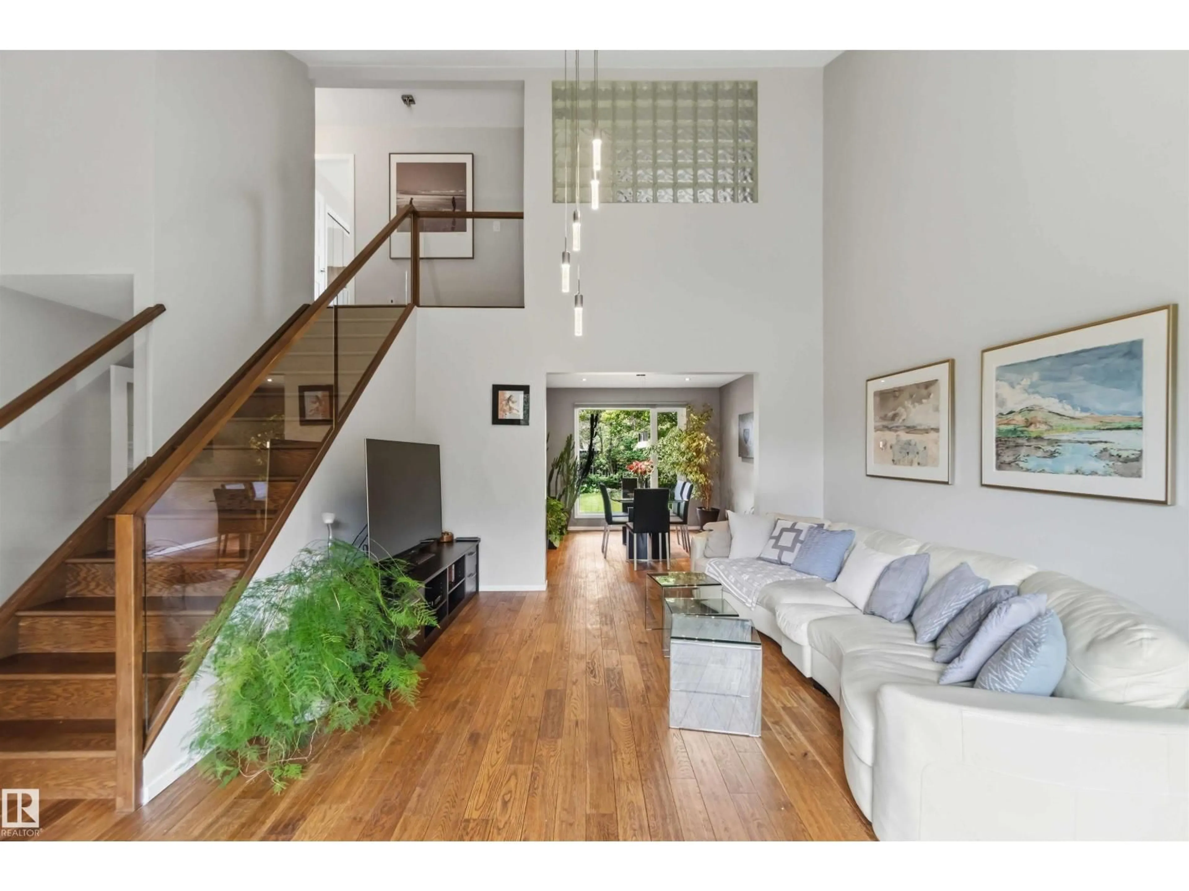 Indoor entryway for NW - 1832 104A ST, Edmonton Alberta T6J5A4