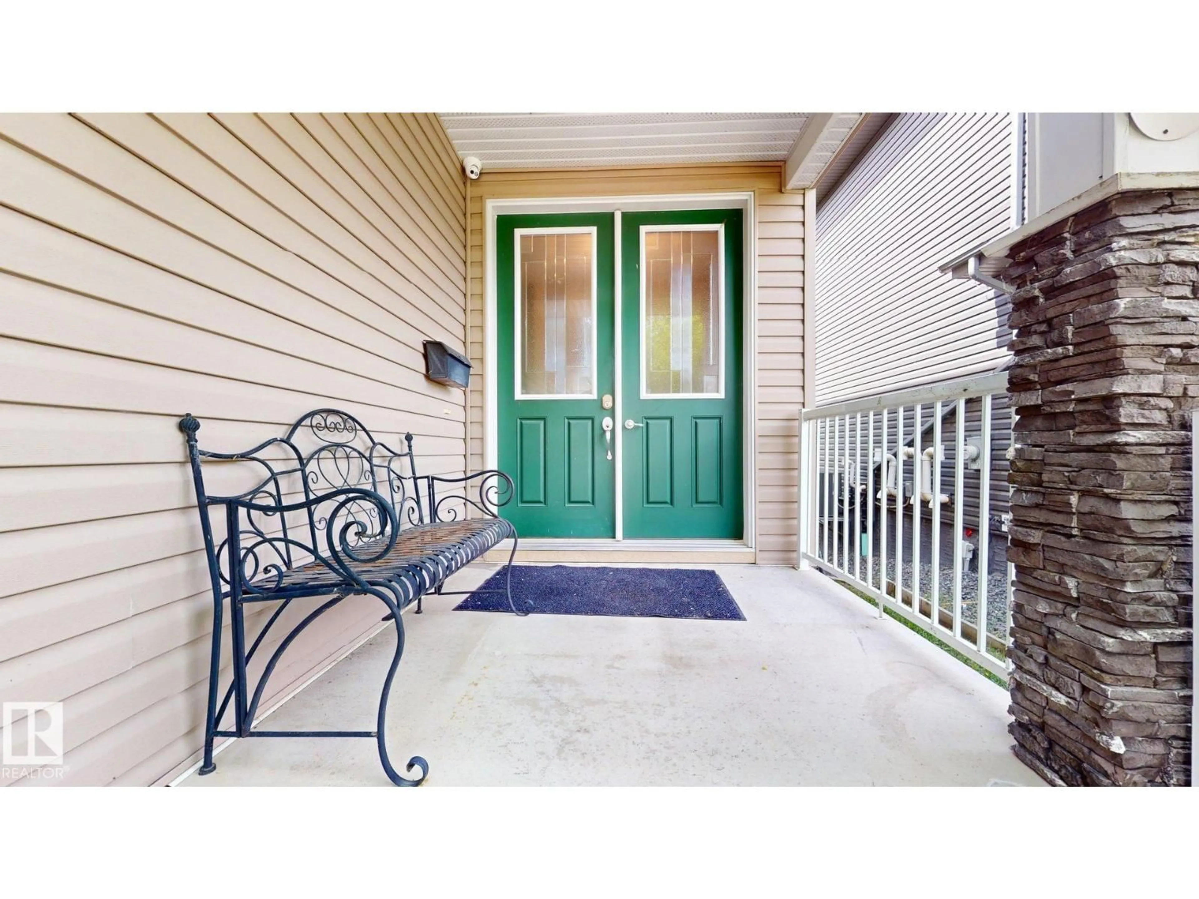 Indoor entryway for 4016 8 ST, Edmonton Alberta T6T0T3
