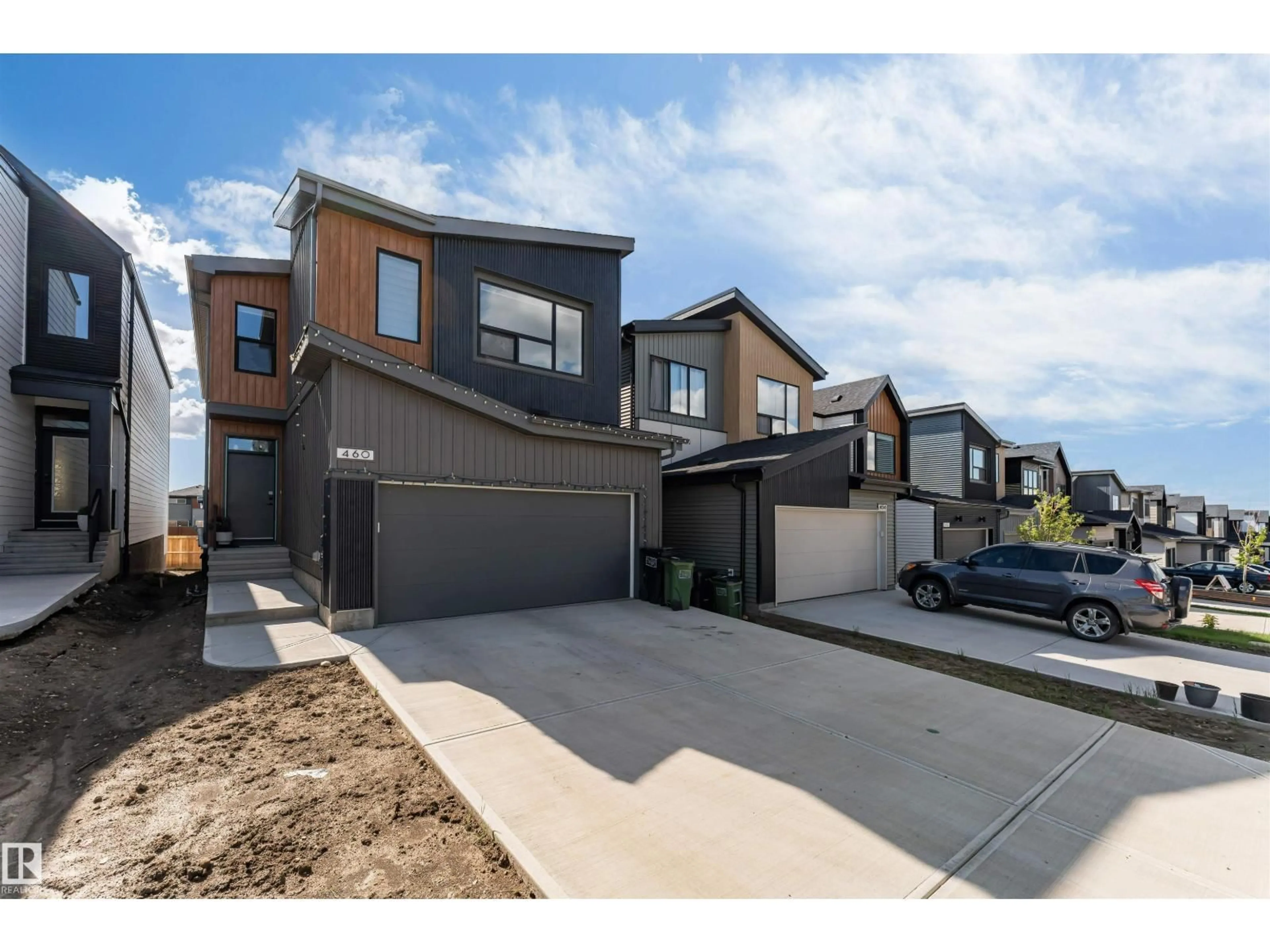 A pic from outside/outdoor area/front of a property/back of a property/a pic from drone, street for 460 33 ST, Edmonton Alberta T6X1A7
