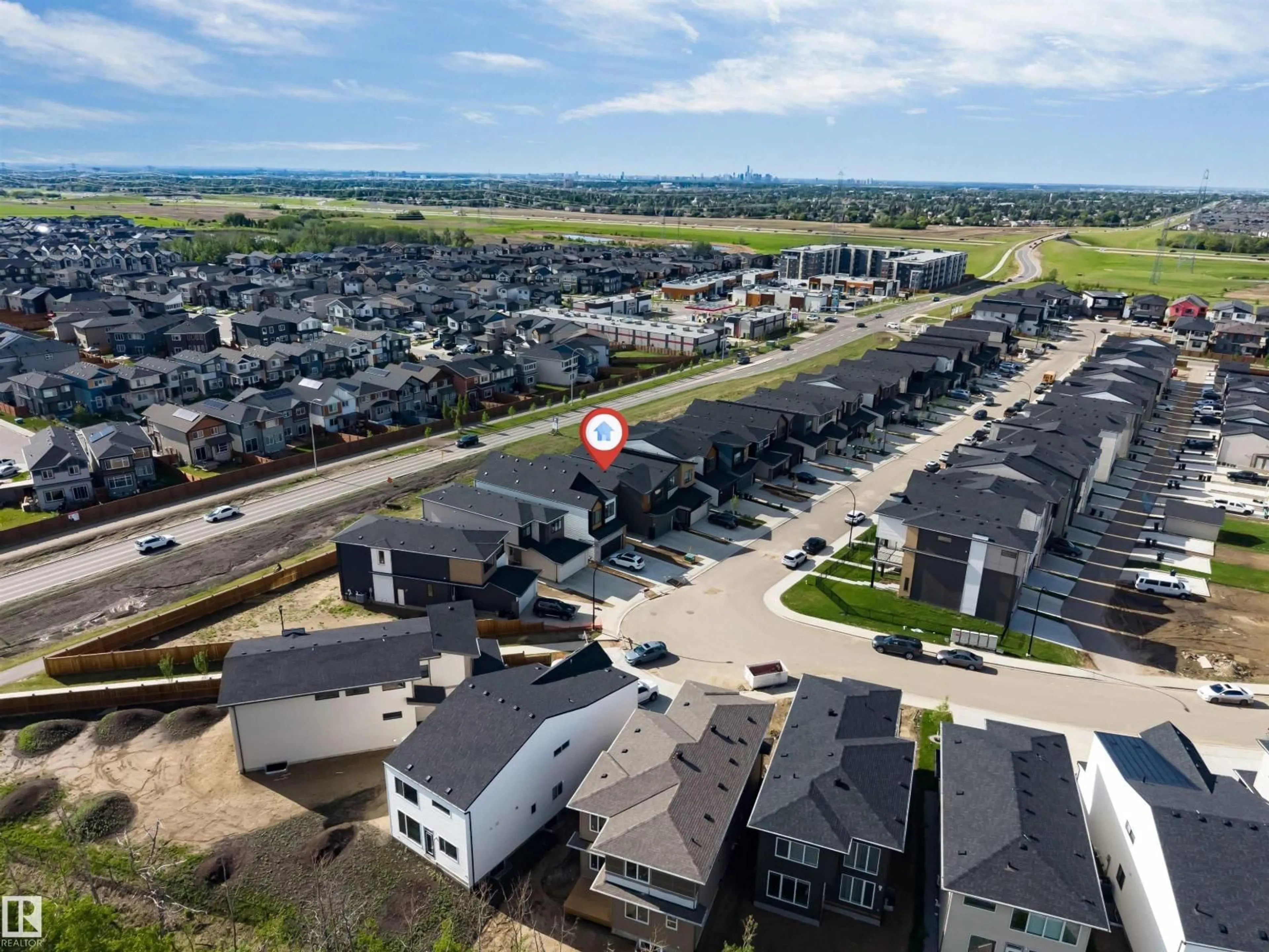 A pic from outside/outdoor area/front of a property/back of a property/a pic from drone, street for 460 33 ST, Edmonton Alberta T6X1A7