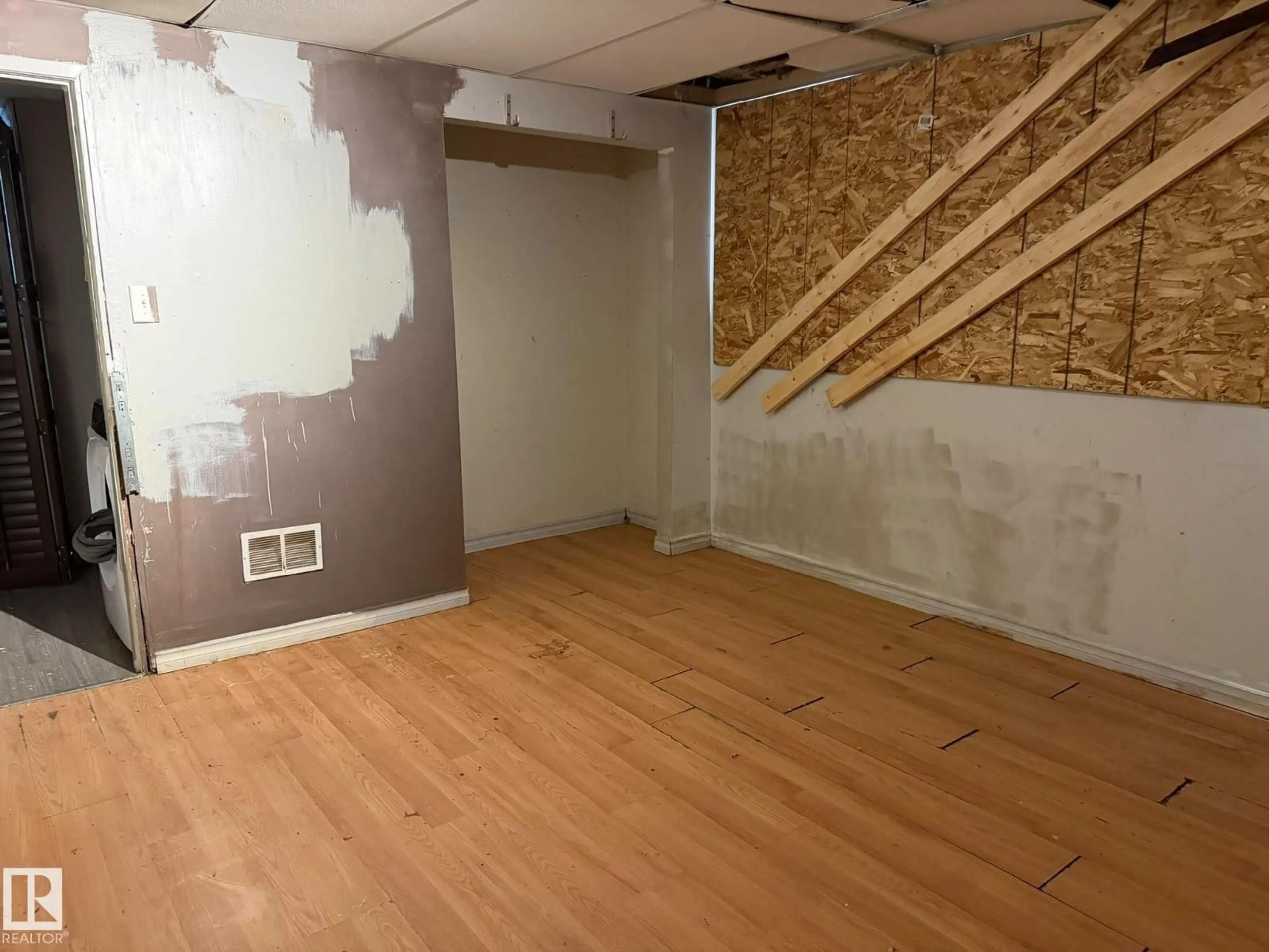 A pic of a room for NW - 13208 91 ST, Edmonton Alberta T5E3P7