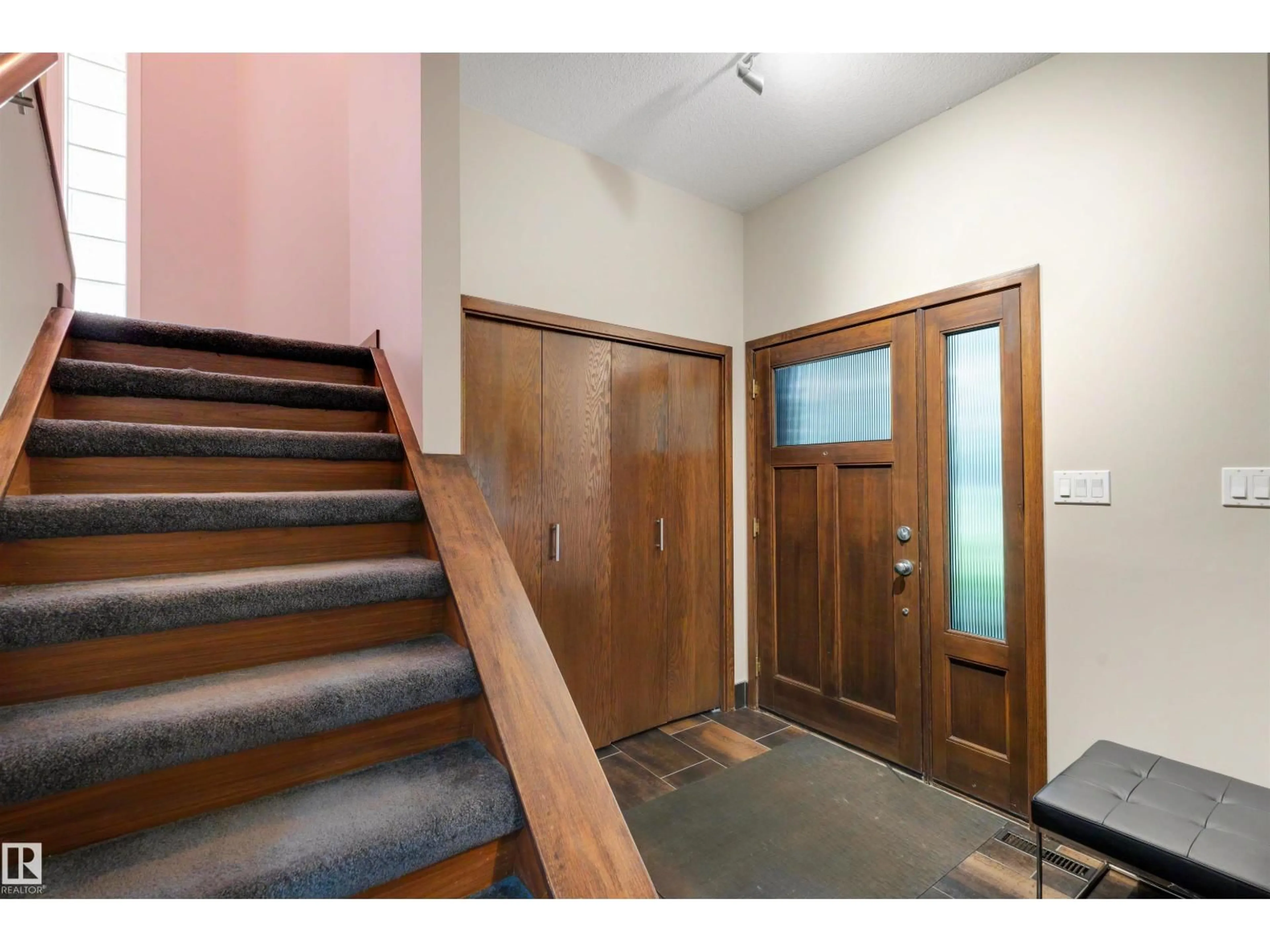 Indoor foyer for NW - 9726 94 ST, Edmonton Alberta T6C3V9