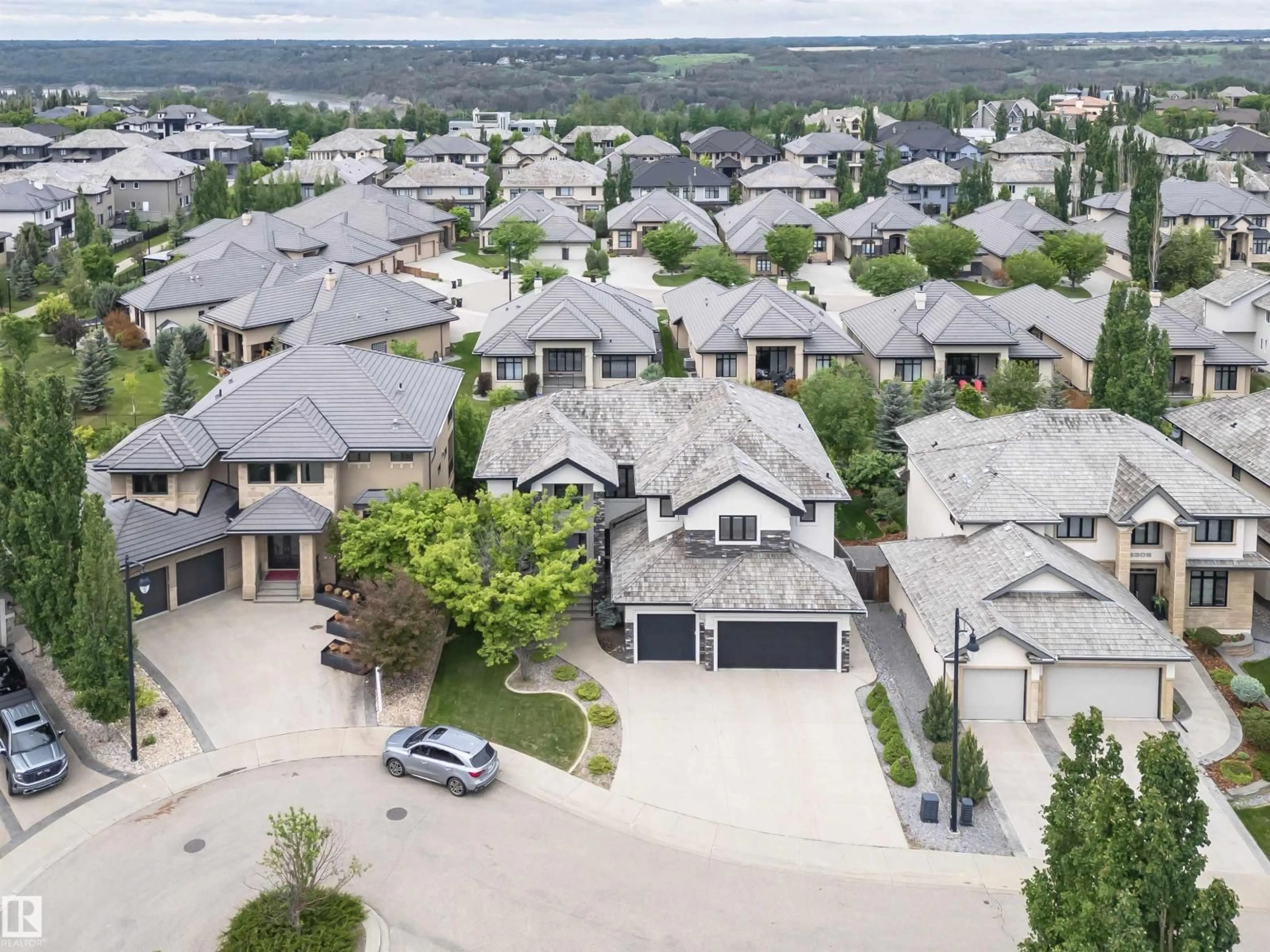 A pic from outside/outdoor area/front of a property/back of a property/a pic from drone, street for 3310 WATSON BA, Edmonton Alberta T6W0P2