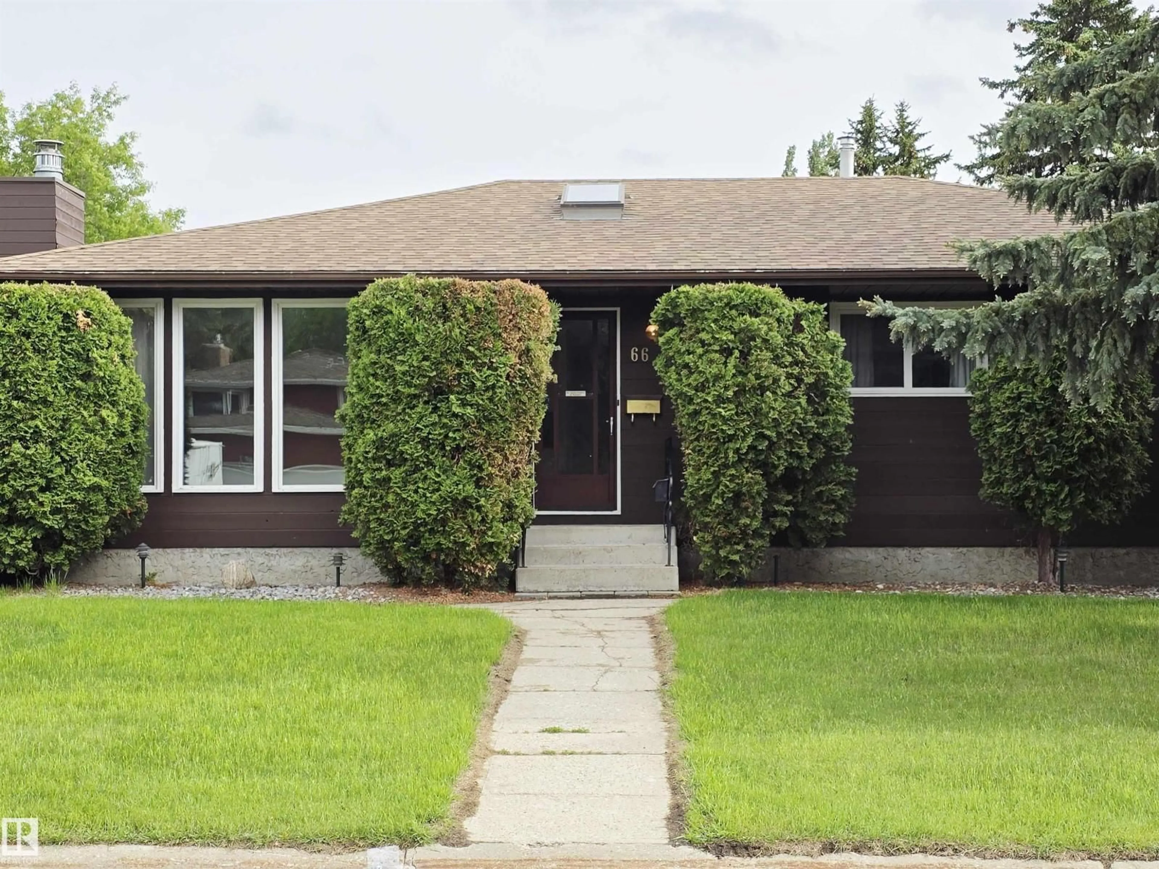 Home with vinyl exterior material, street for 66 MILLER AV, Spruce Grove Alberta T7X2Y3