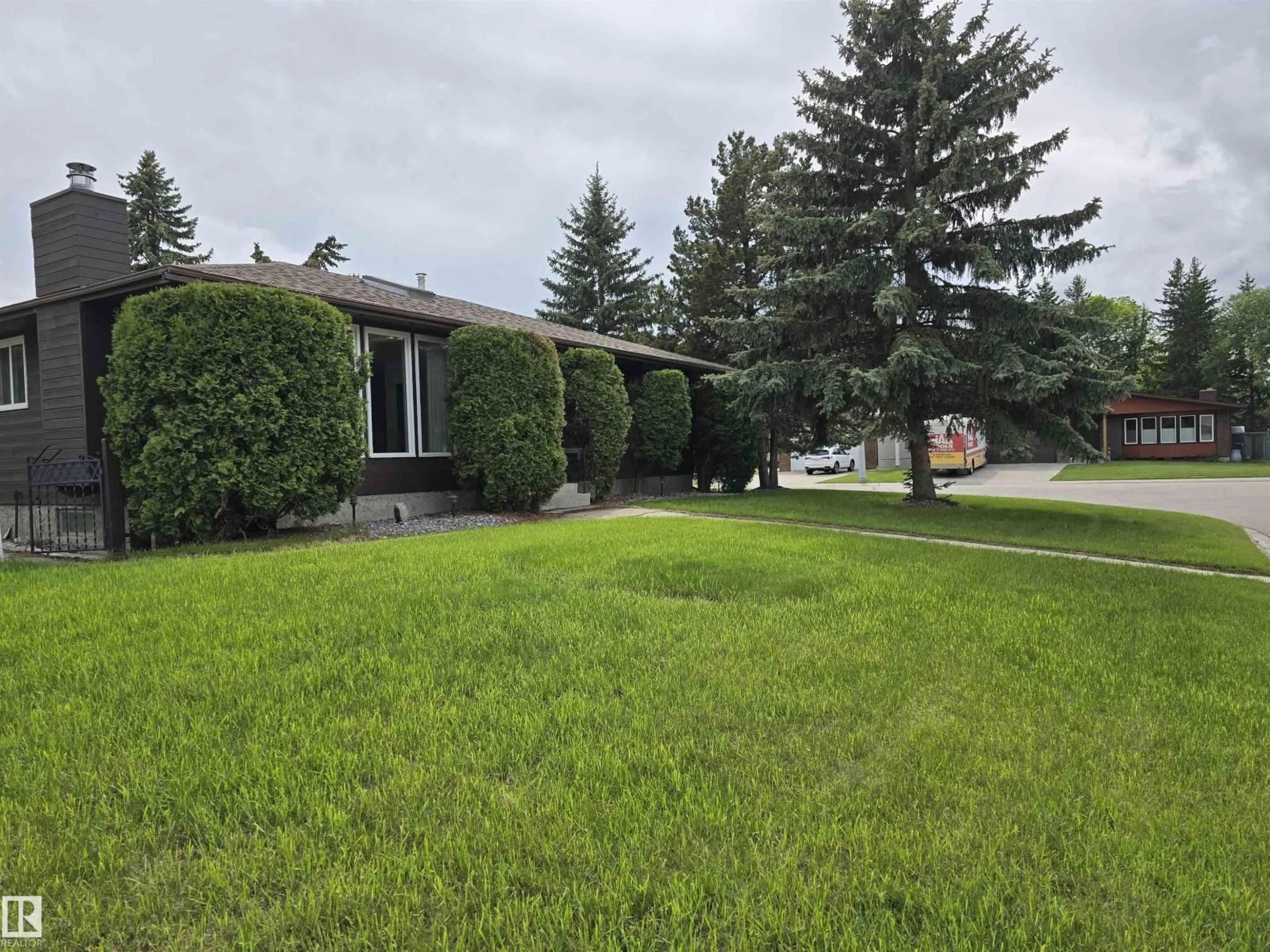 A pic from outside/outdoor area/front of a property/back of a property/a pic from drone, street for 66 MILLER AV, Spruce Grove Alberta T7X2Y3