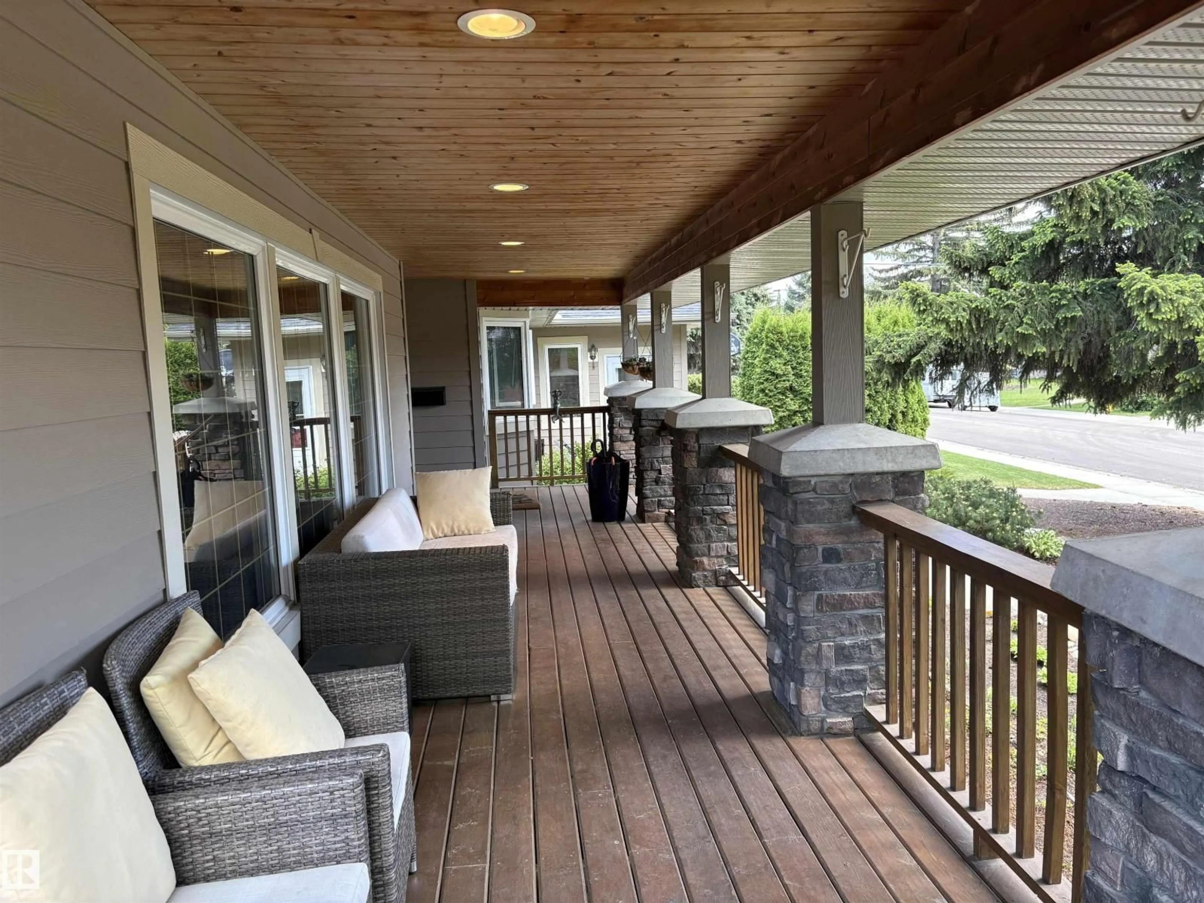 Patio, unknown for 14016 85 AV, Edmonton Alberta T5R3Y8