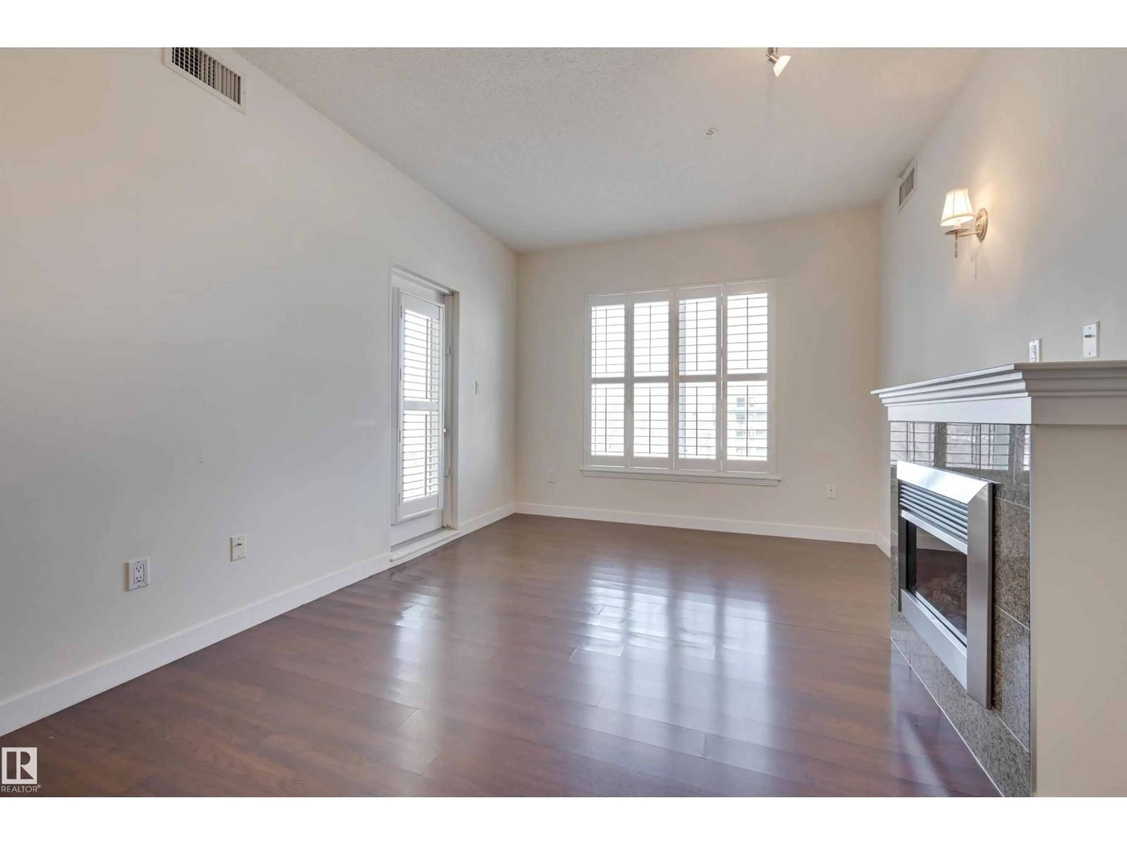 A pic of a room for 521 - 10333 112 ST, Edmonton Alberta T5K0B4