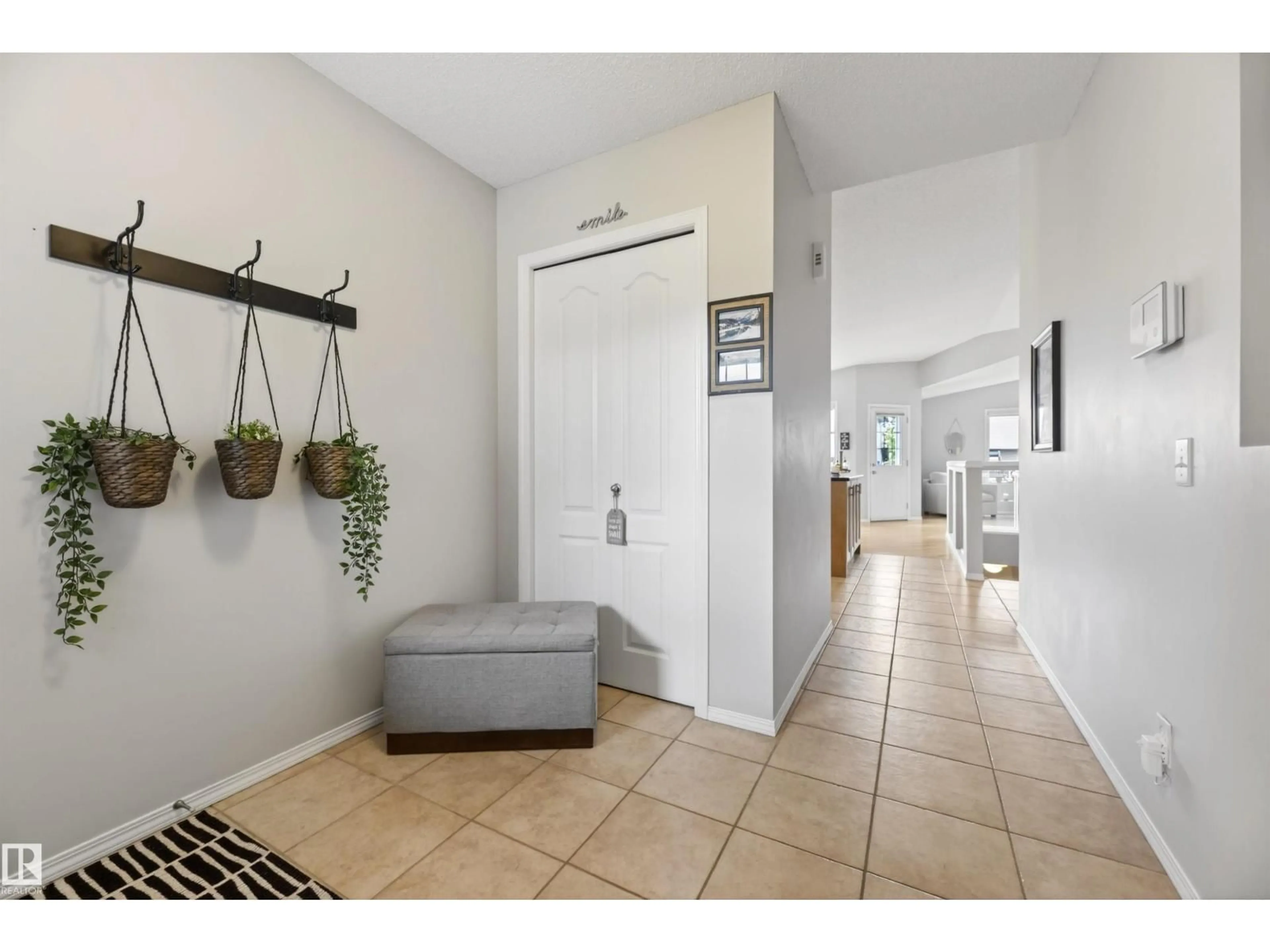 Indoor entryway for 233 FOXBORO CV, Sherwood Park Alberta T8A6N8