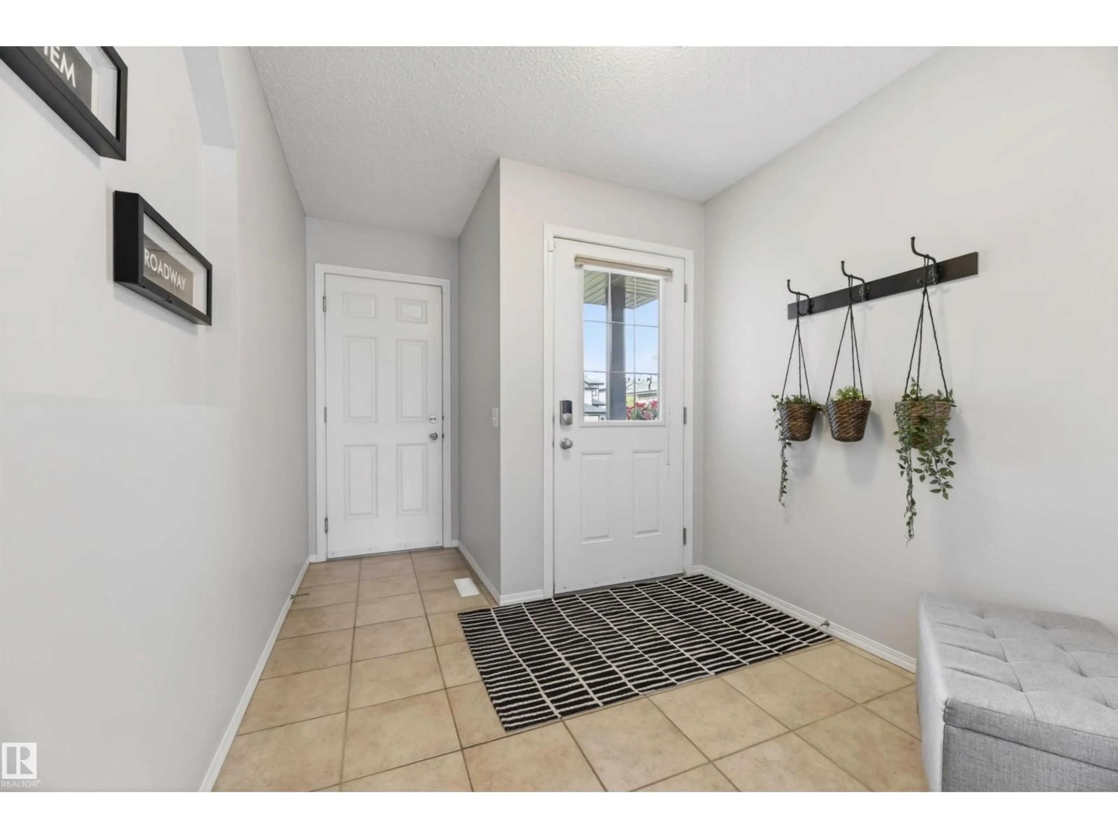 Indoor entryway for 233 FOXBORO CV, Sherwood Park Alberta T8A6N8