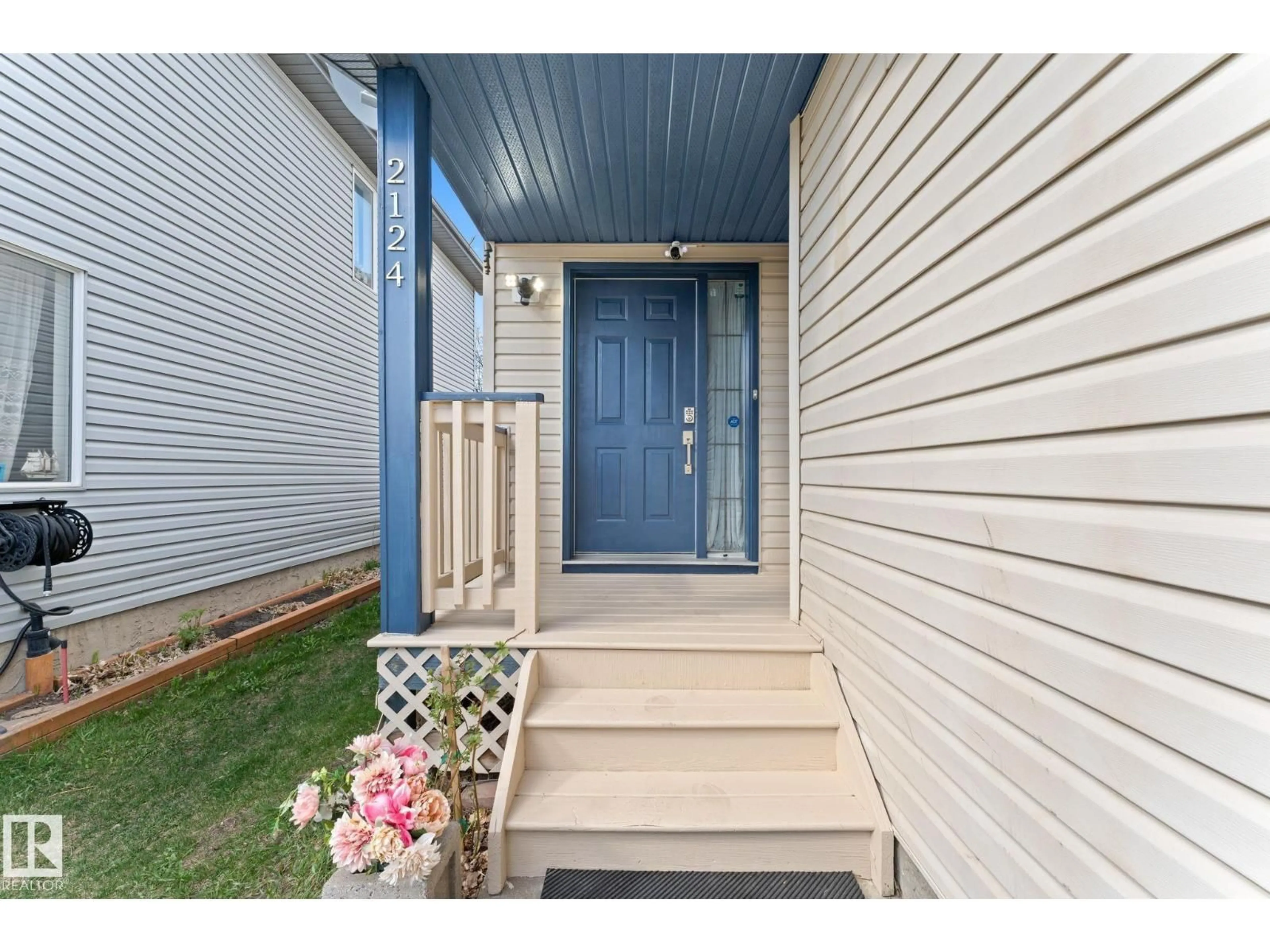 Indoor entryway for 2124 35A AV, Edmonton Alberta T6T1W3