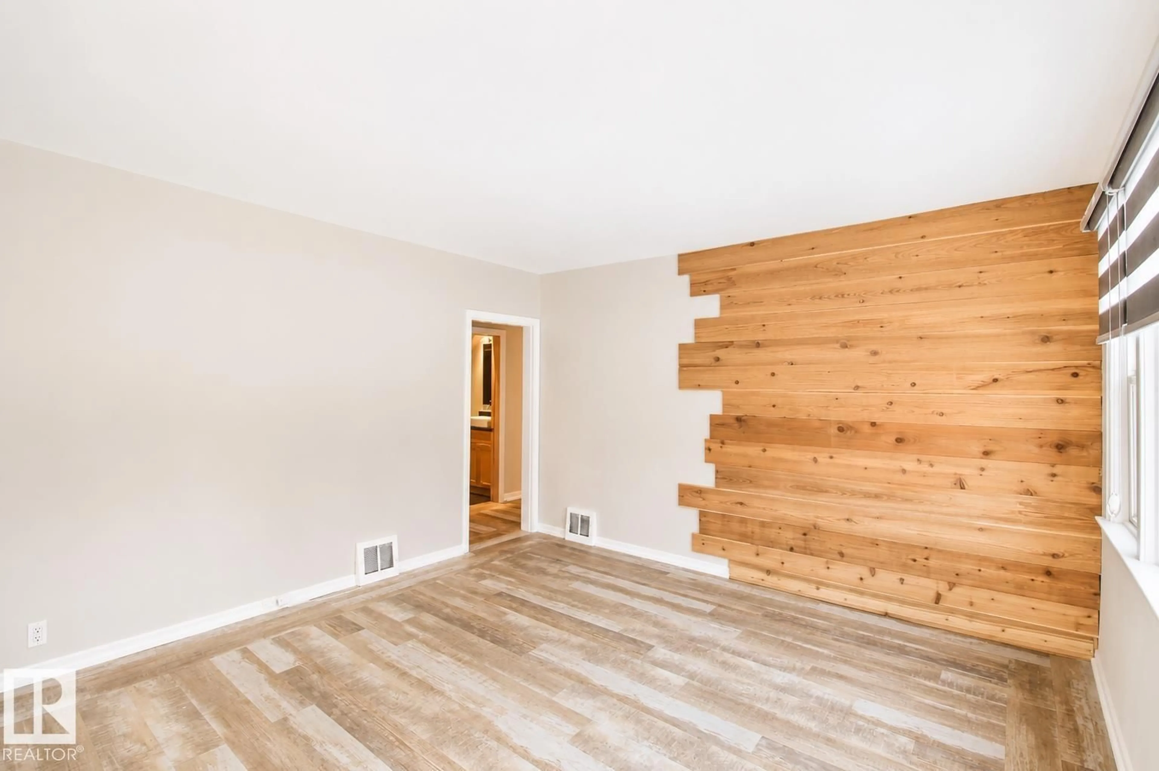 A pic of a room for 10815 112 ST, Edmonton Alberta T5H3H4