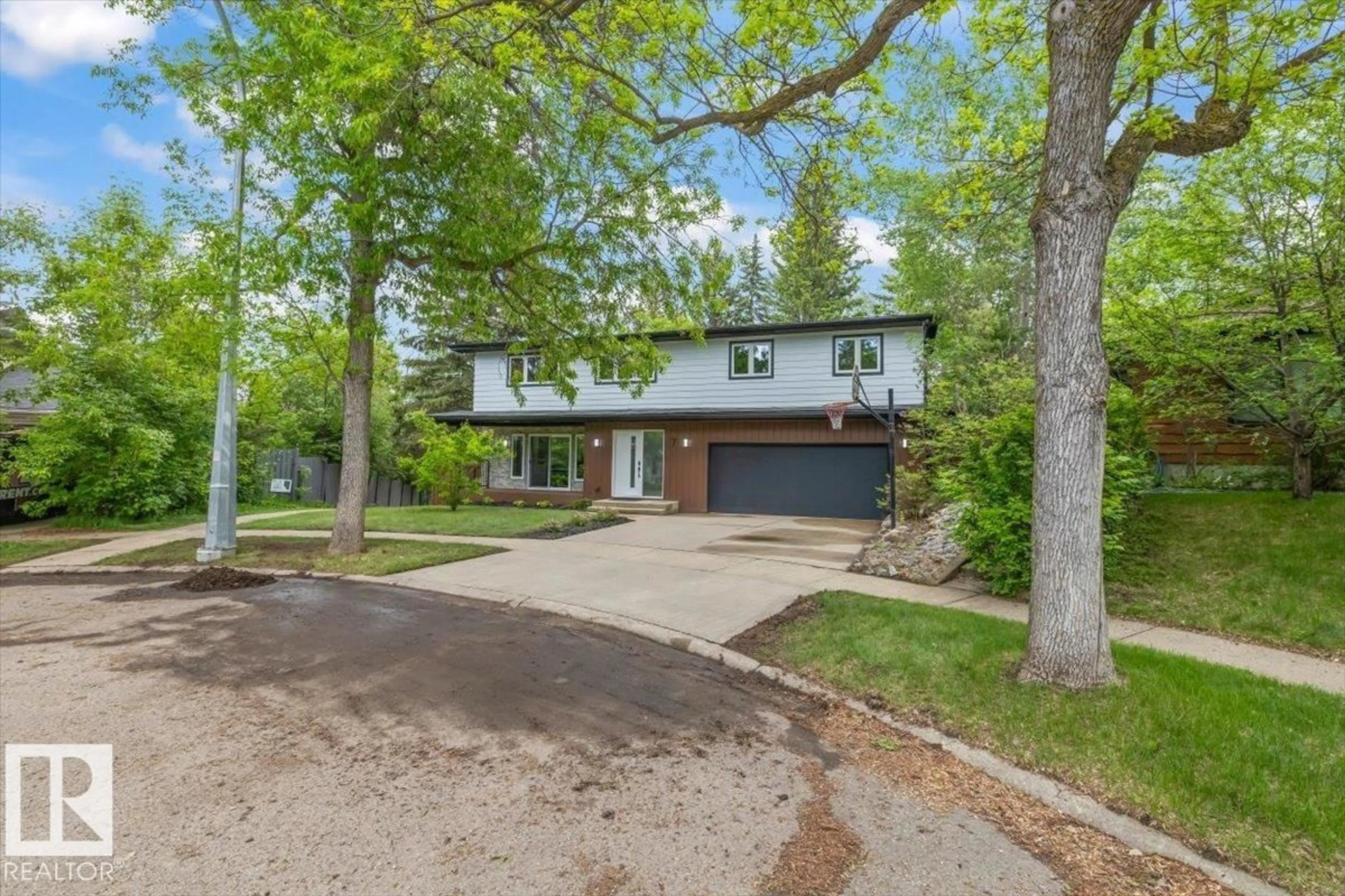 A pic from outside/outdoor area/front of a property/back of a property/a pic from drone, street for 7 GLACIER PL, St. Albert Alberta T8N1R7
