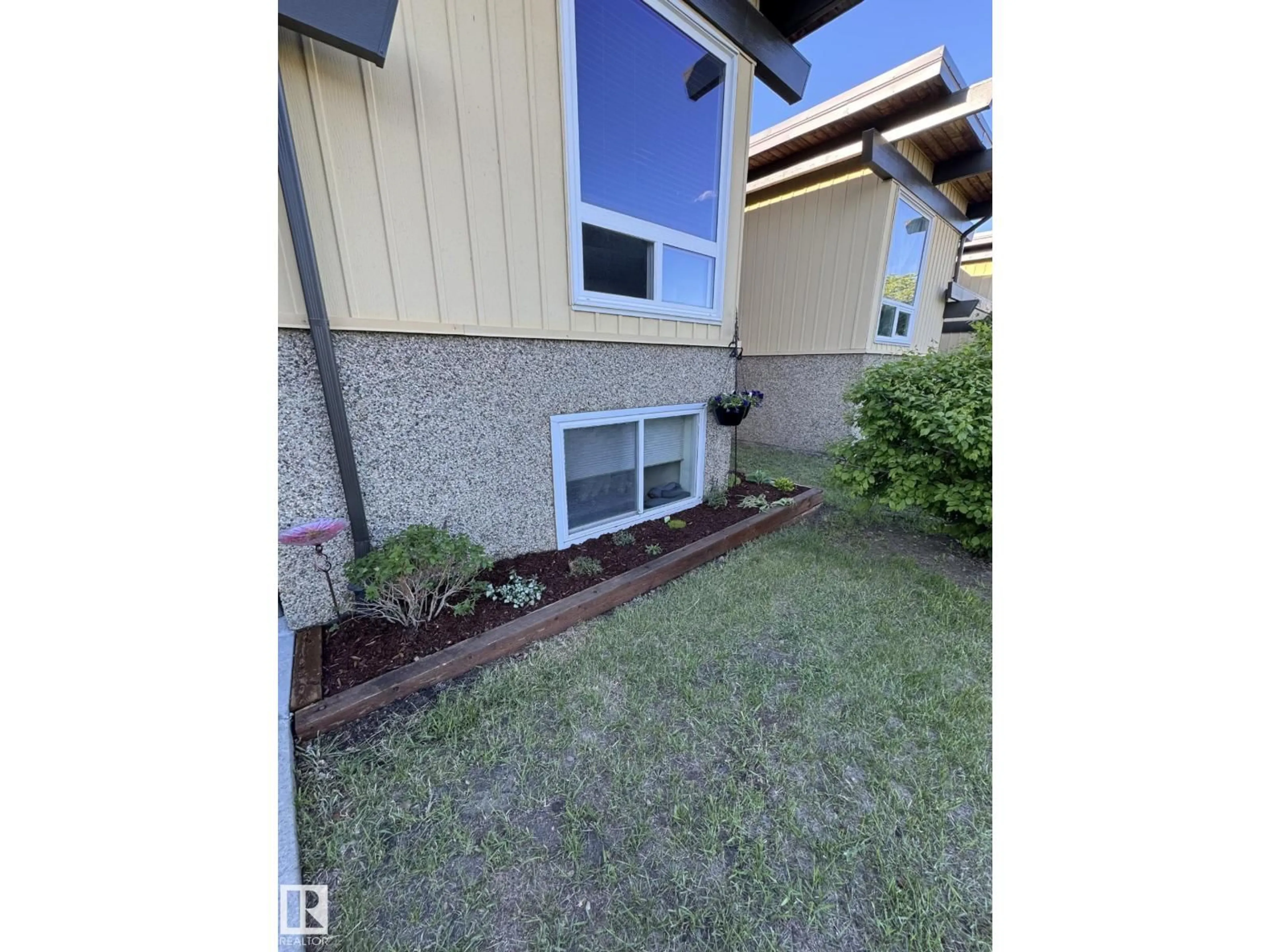 A pic from outside/outdoor area/front of a property/back of a property/a pic from drone, unknown for 14622 118 STREET NW, Edmonton Alberta T5X2J4