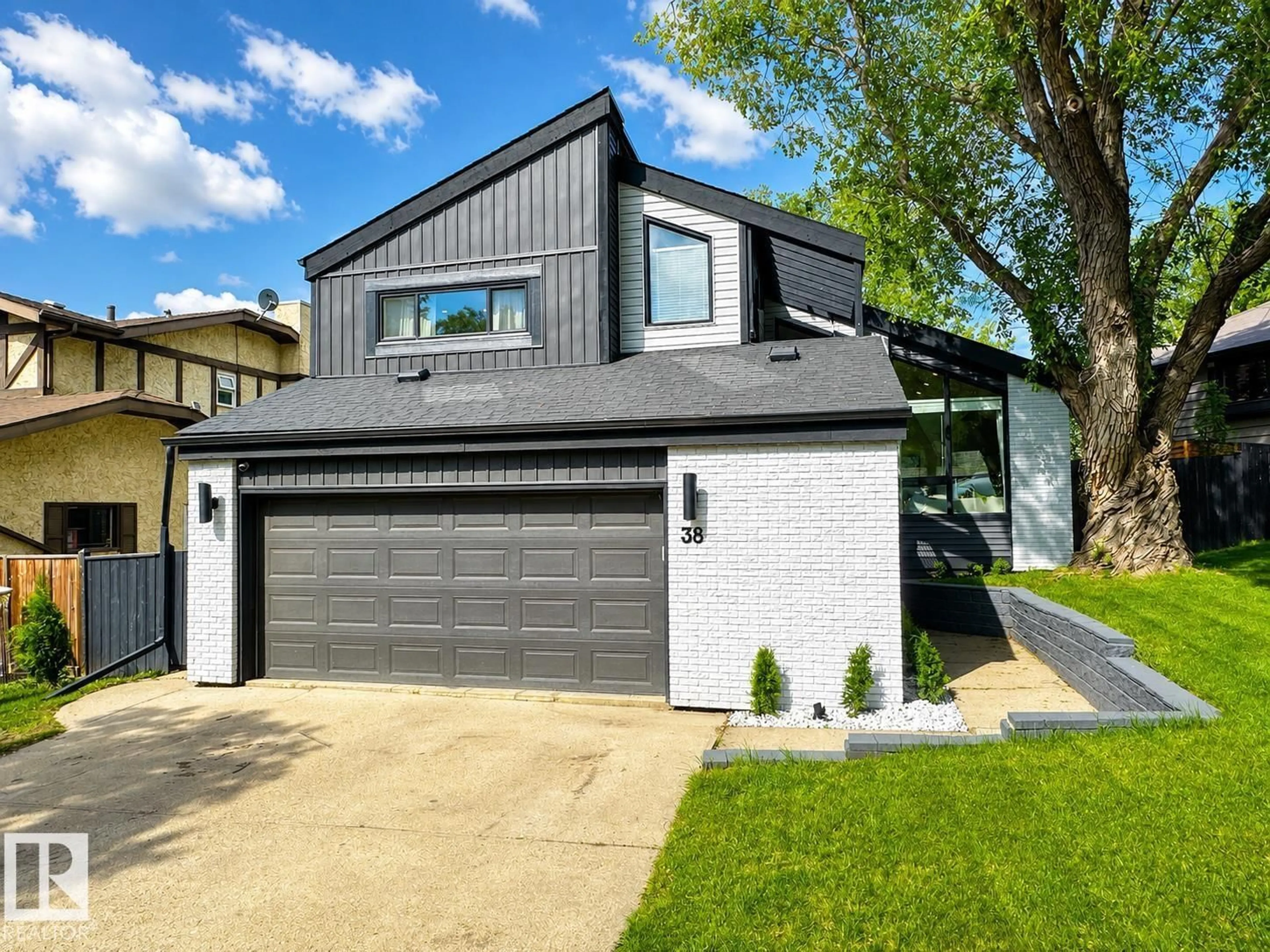 Home with brick exterior material, street for 38 WOODCREST AV, St. Albert Alberta T8N3H5