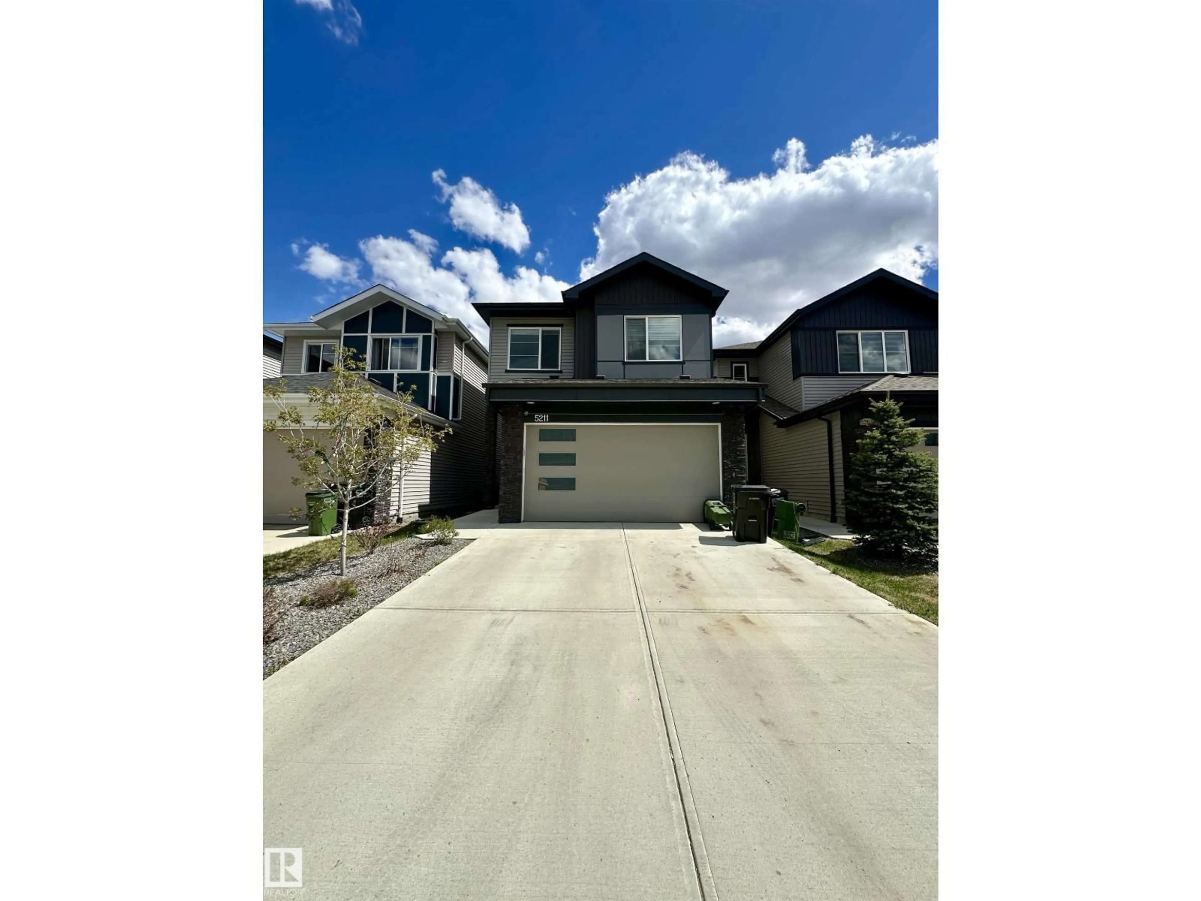 A pic from outside/outdoor area/front of a property/back of a property/a pic from drone, street for 5211 KIMBALL CR, Edmonton Alberta T6W4Z2