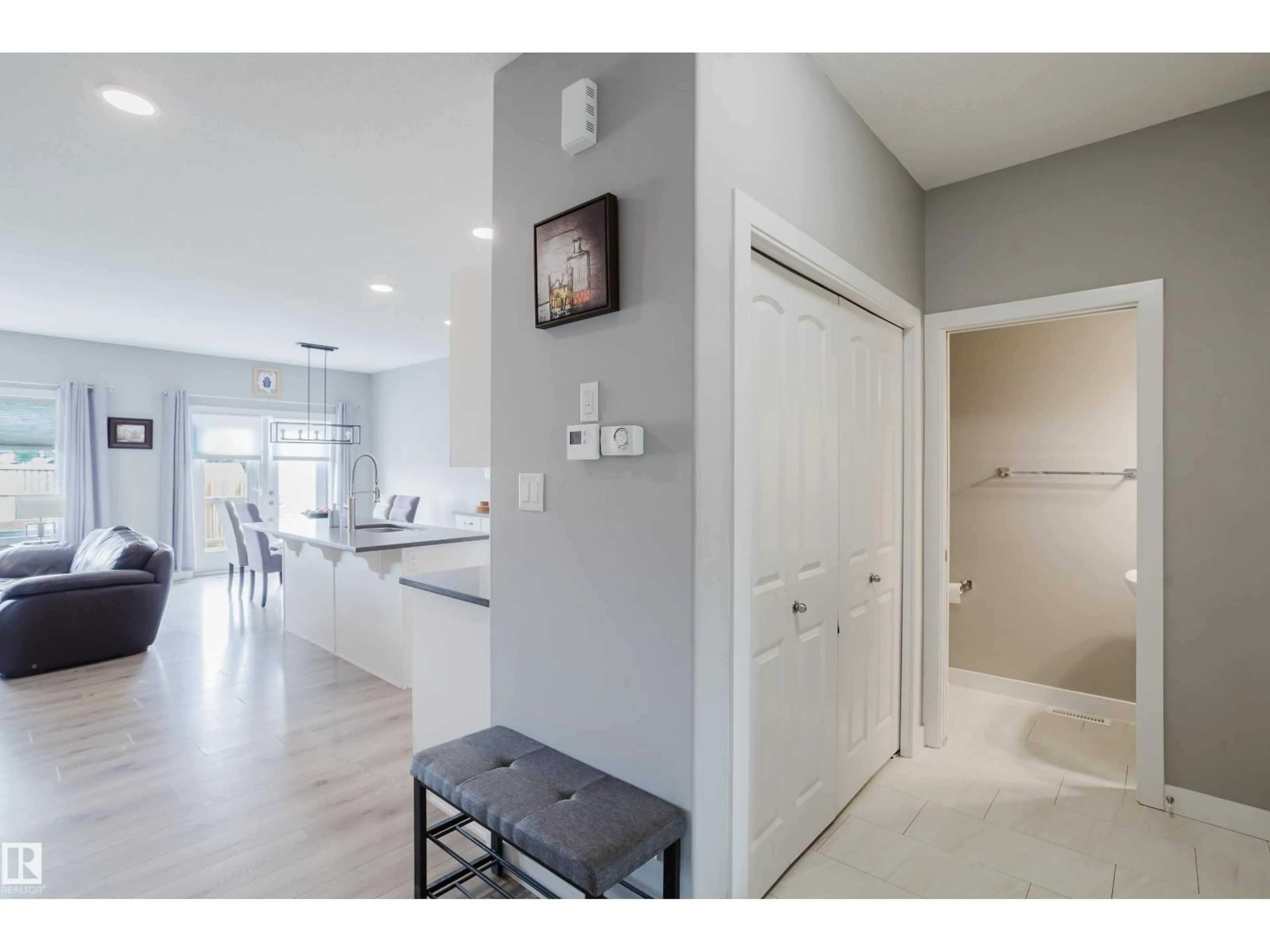 Indoor entryway for NW - 22106 89 AV, Edmonton Alberta T5T7G9