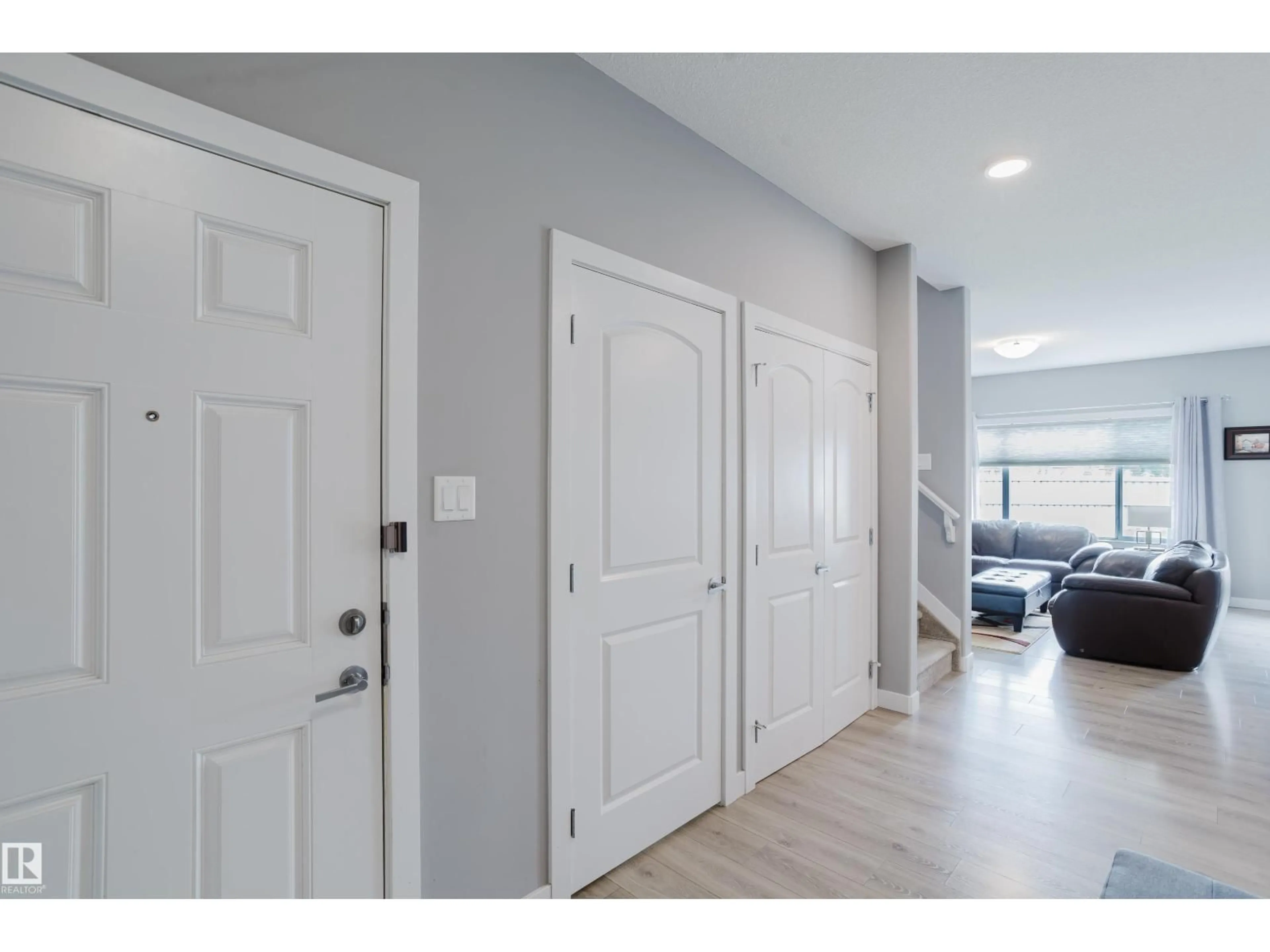 Indoor entryway for NW - 22106 89 AV, Edmonton Alberta T5T7G9