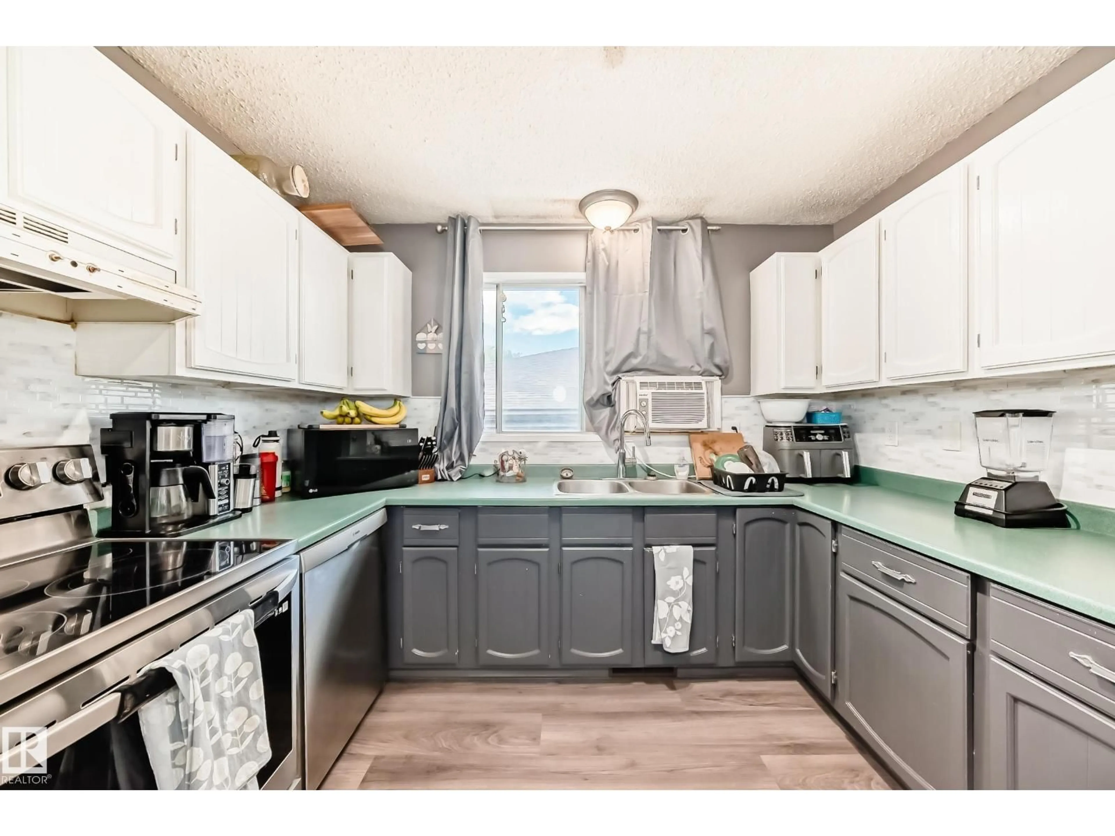 Unknown for 5106 19 AV, Edmonton Alberta T6L1T6