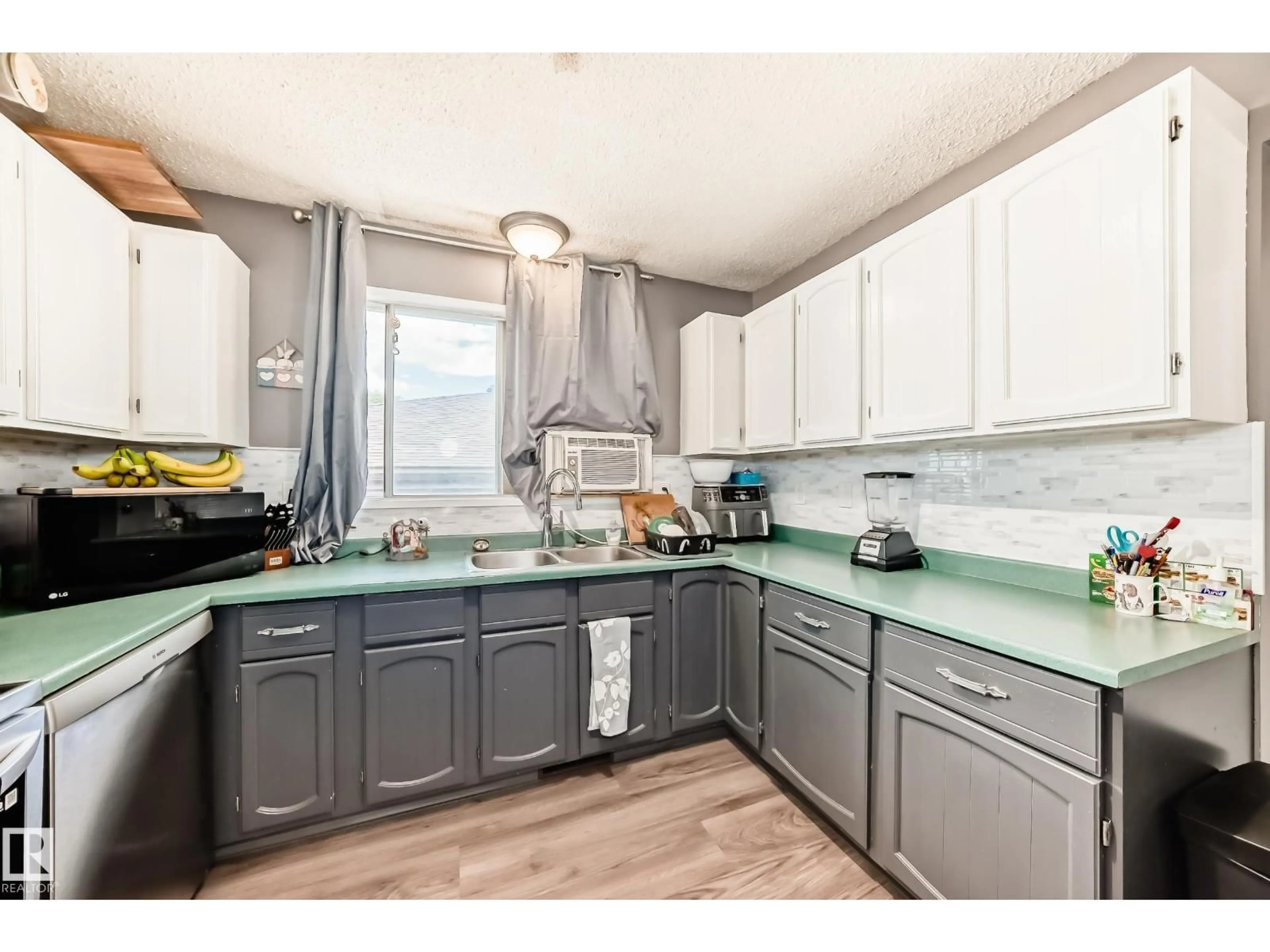 Unknown for 5106 19 AV, Edmonton Alberta T6L1T6
