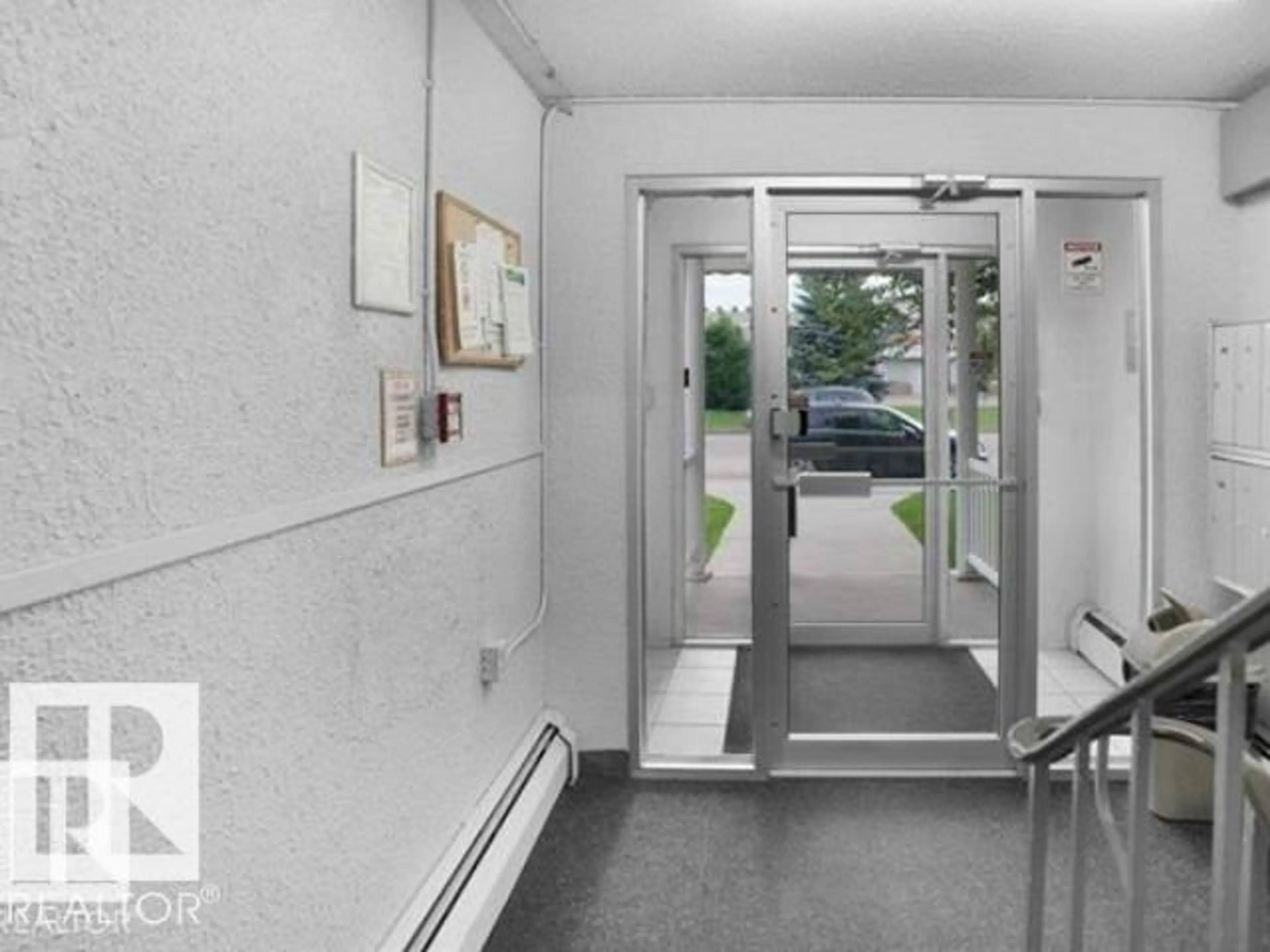 Indoor foyer for #107 - 10023 164 ST, Edmonton Alberta T5P4L4