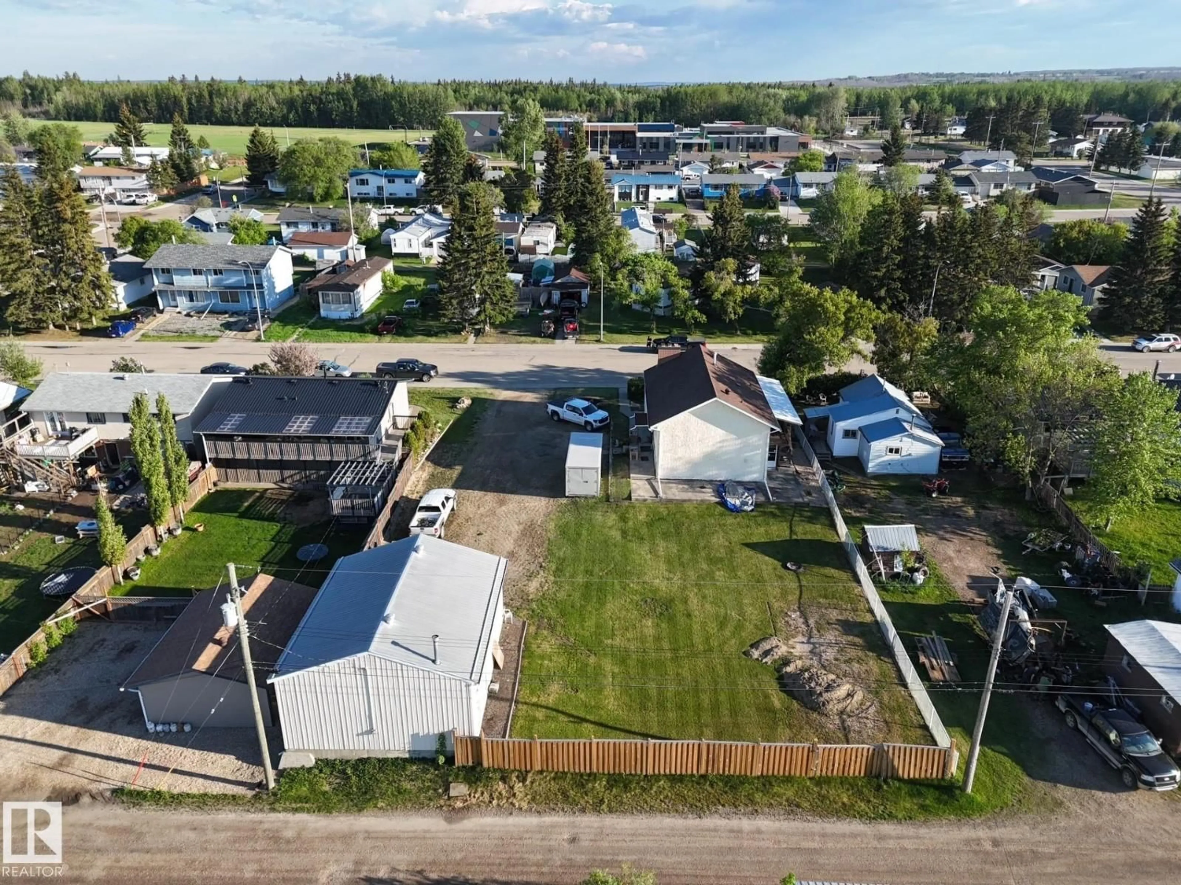 A pic from outside/outdoor area/front of a property/back of a property/a pic from drone, street for 4722 48 AV, Evansburg Alberta T0E0T0