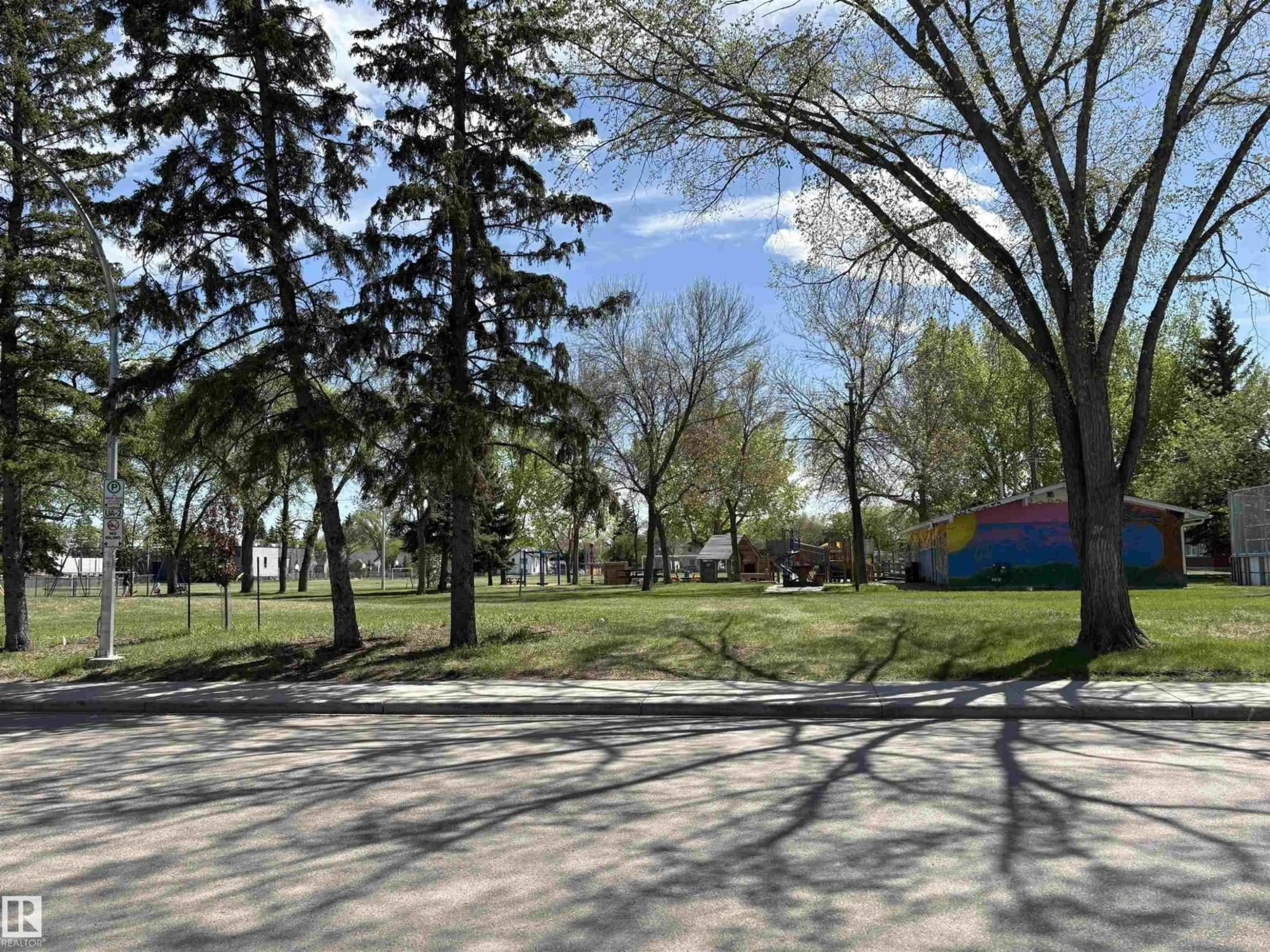 Patio, street for 11314 78 AV, Edmonton Alberta T6G0H3