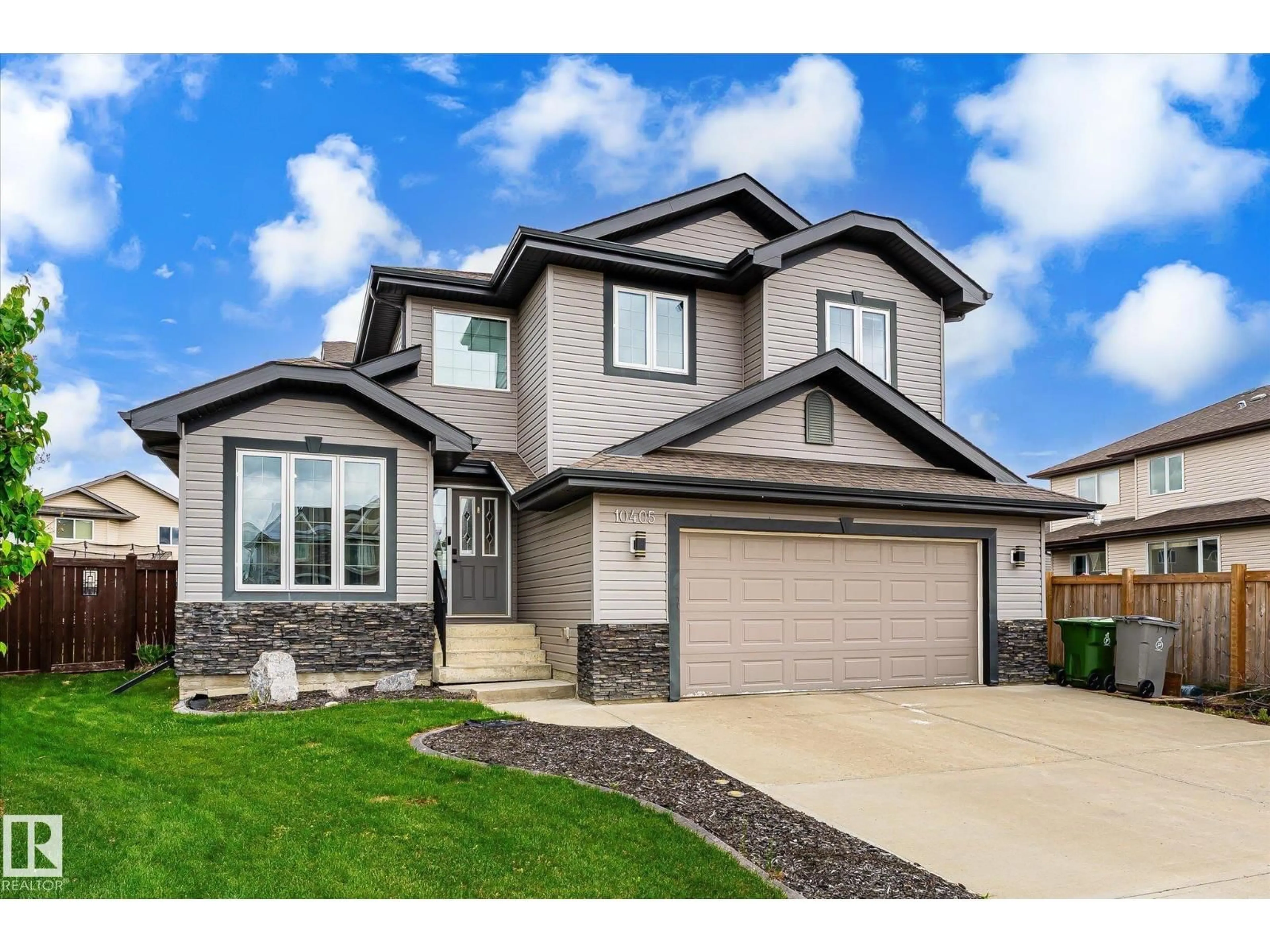 Home with vinyl exterior material, street for 10405 98 ST, Morinville Alberta T8R0B7