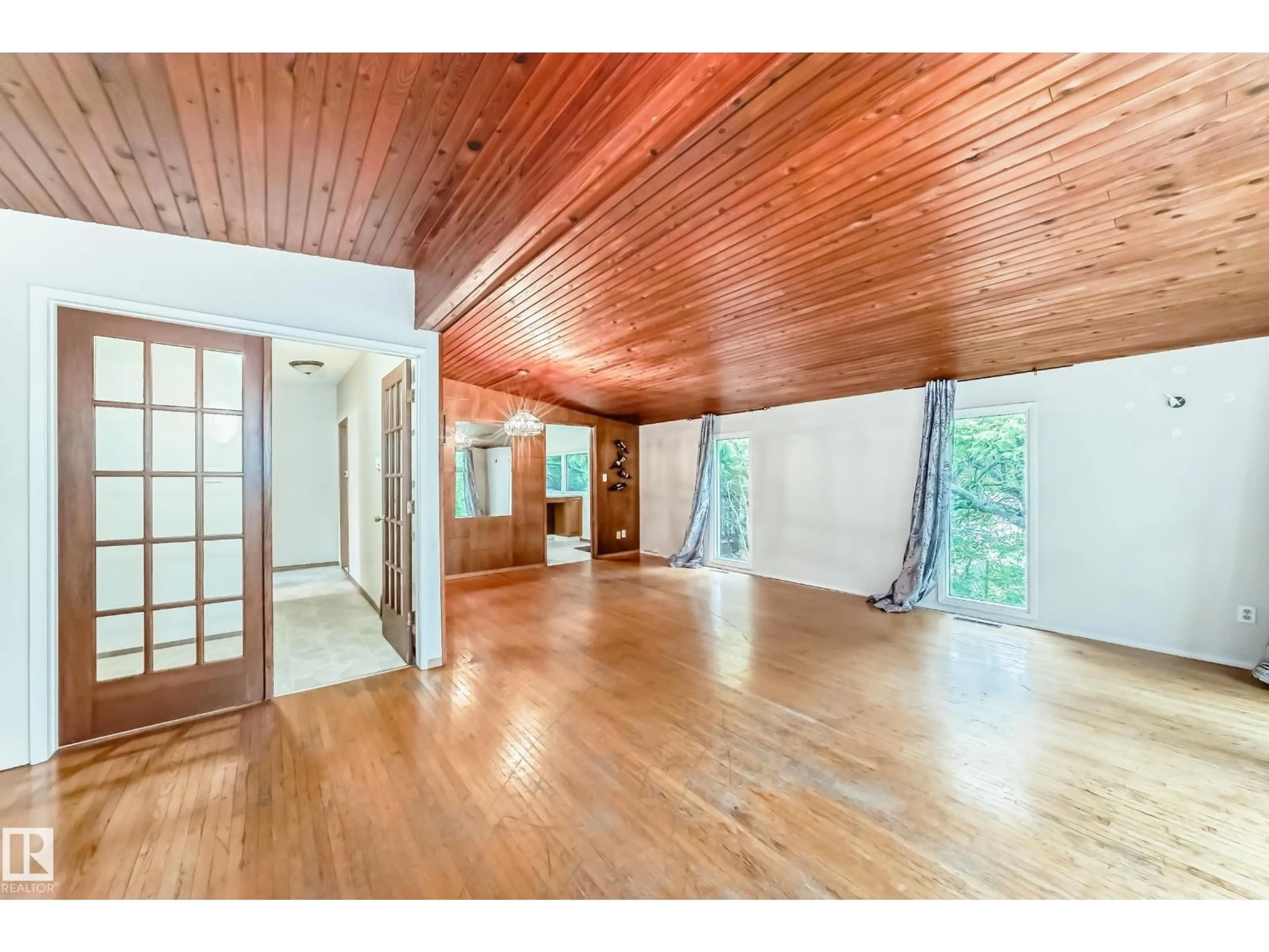 Indoor foyer for 128 PINE ST, Sherwood Park Alberta T8A1G8