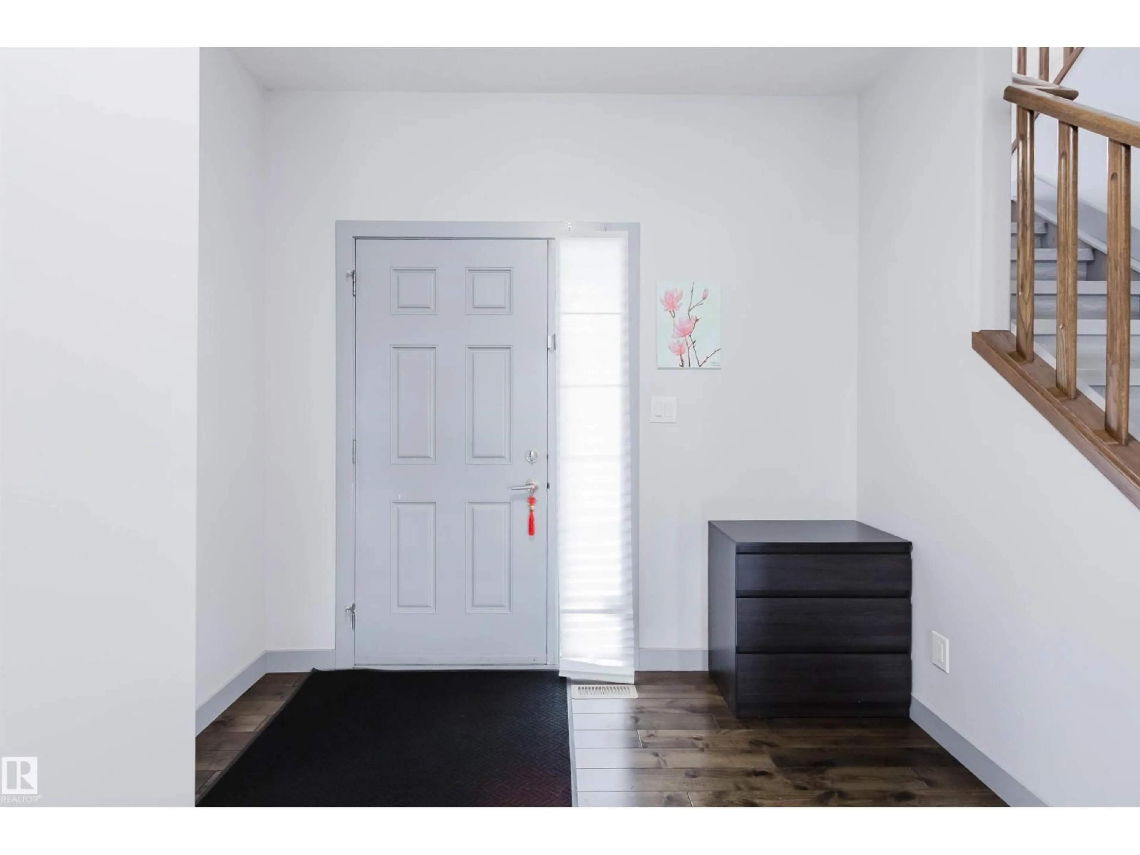 Indoor entryway for 21223 58 AV, Edmonton Alberta T6M0H3