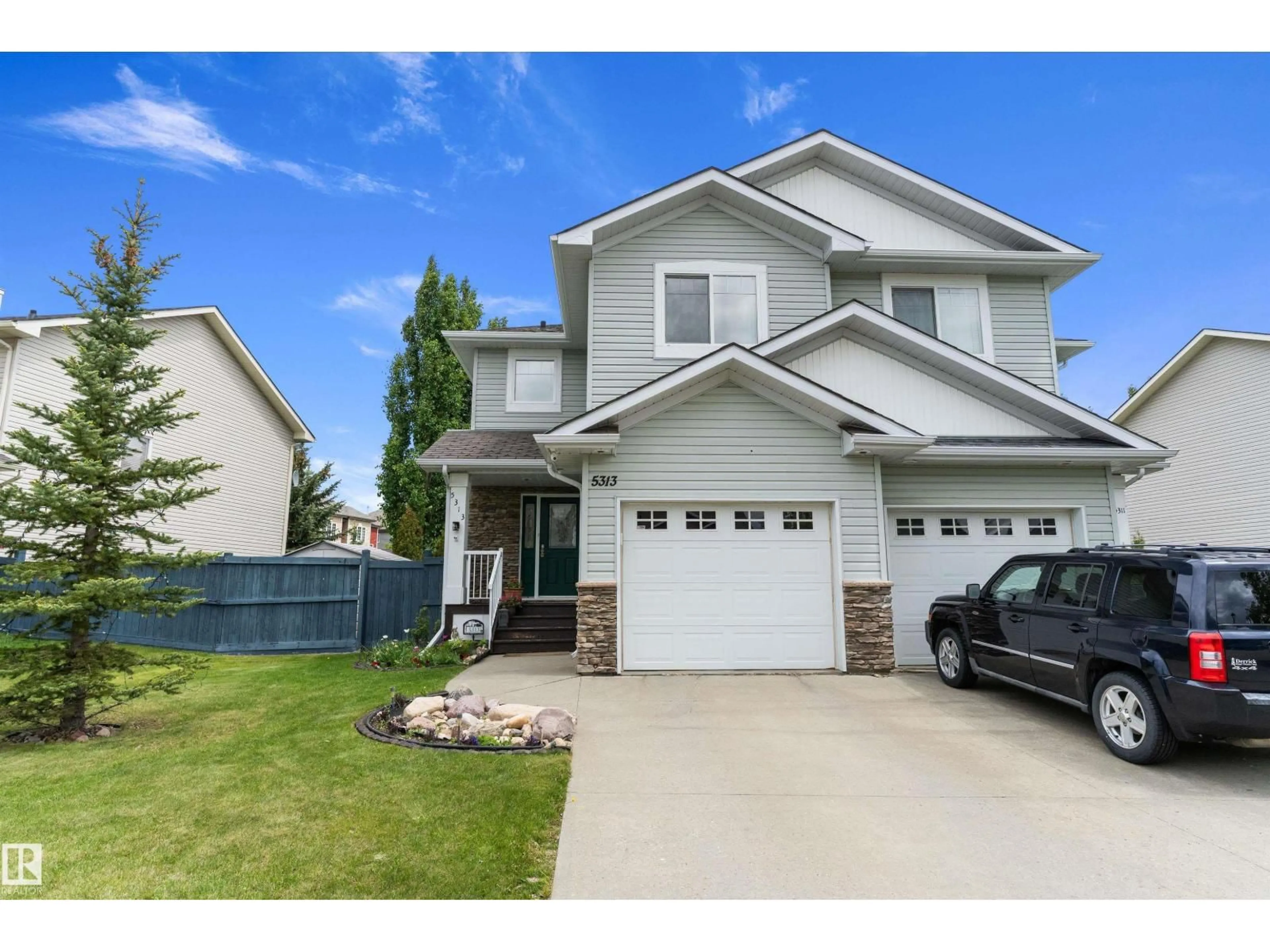 Home with vinyl exterior material, street for 5313 RUE PARK ST, Beaumont Alberta T4X1W4