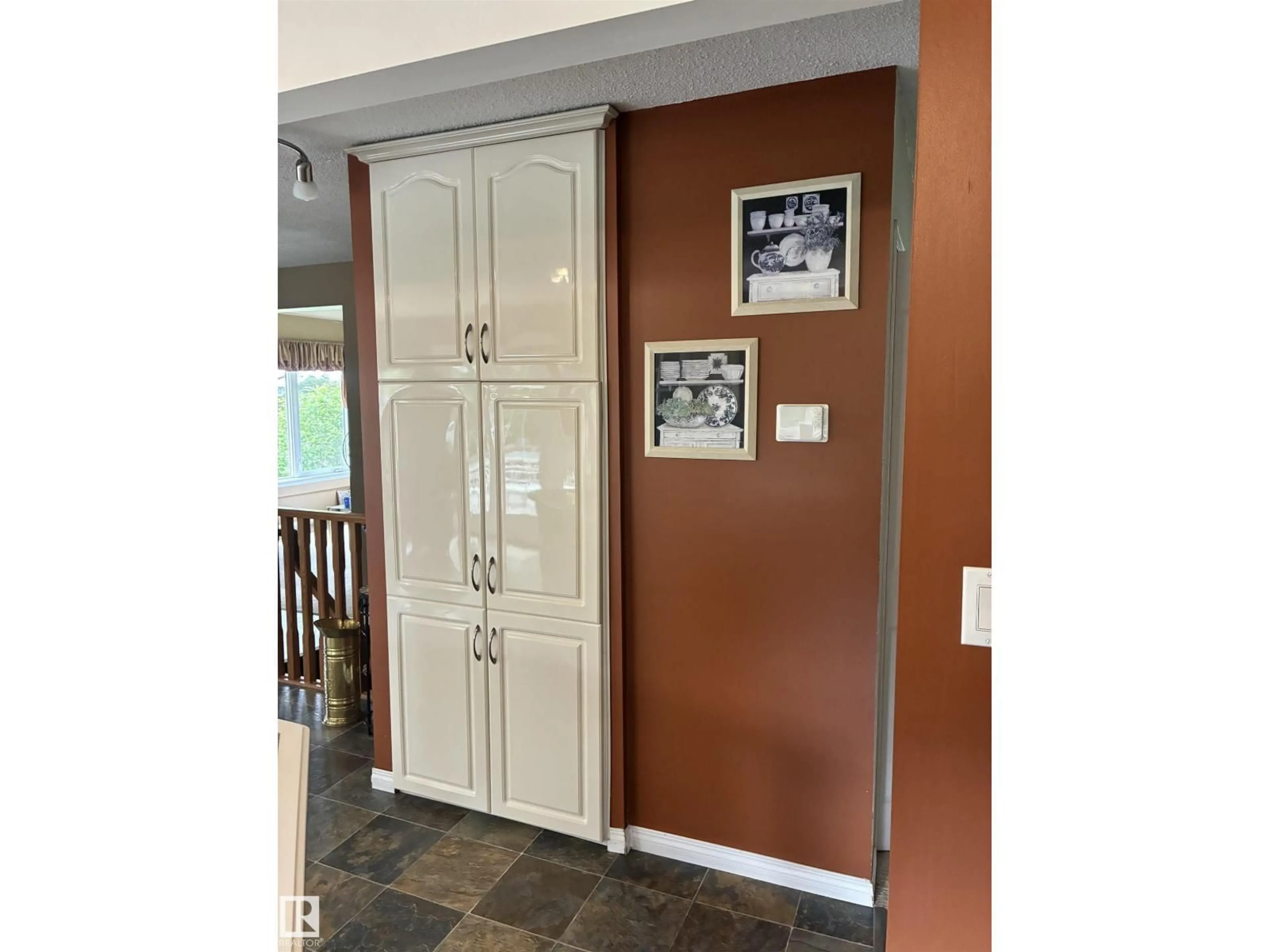 Indoor entryway for 25055 TWP RD 492, Rural Leduc County Alberta T4X2M6