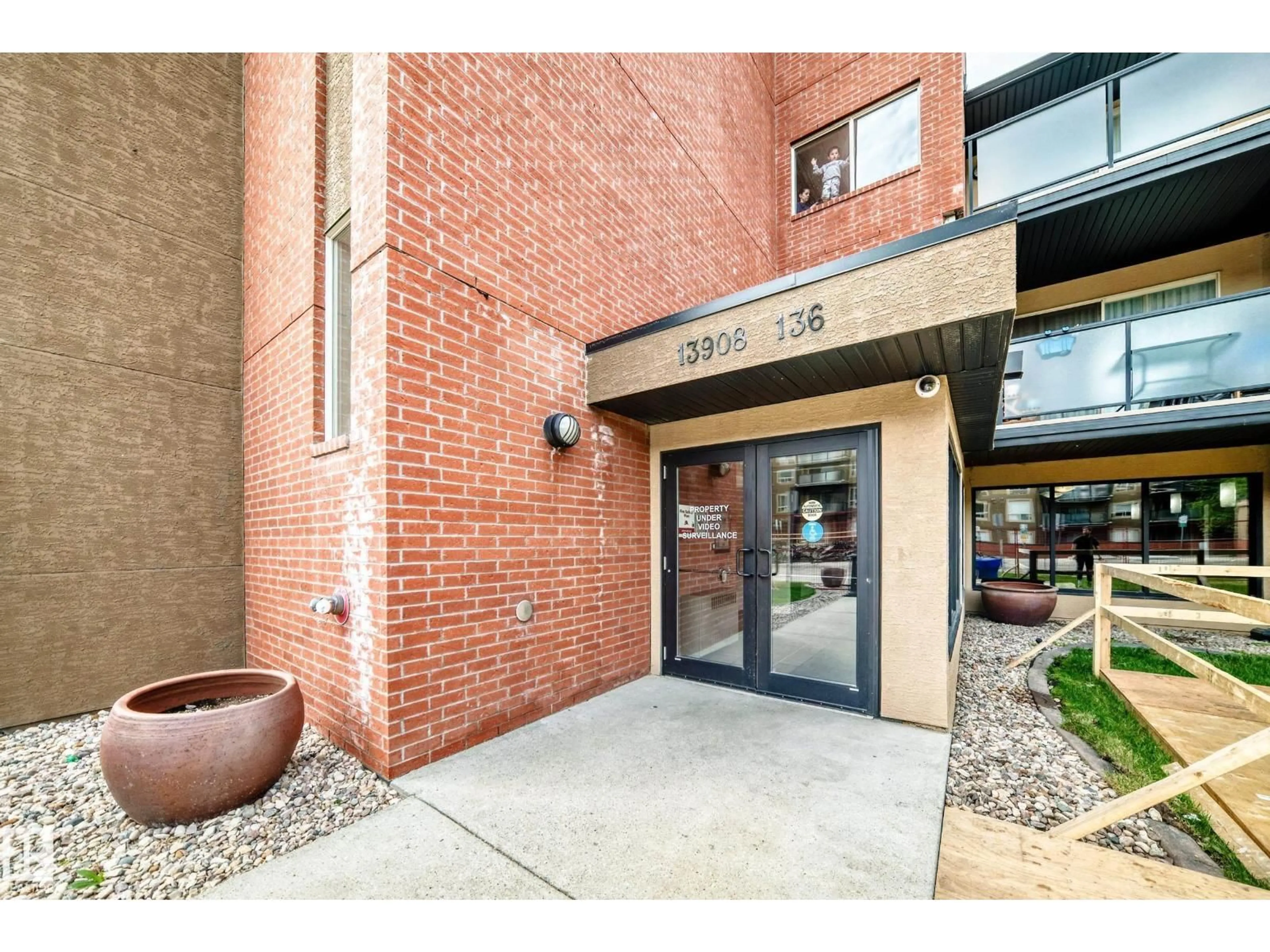 Indoor foyer for 318 - 13908 136 ST NW, Edmonton Alberta T6V1Y4