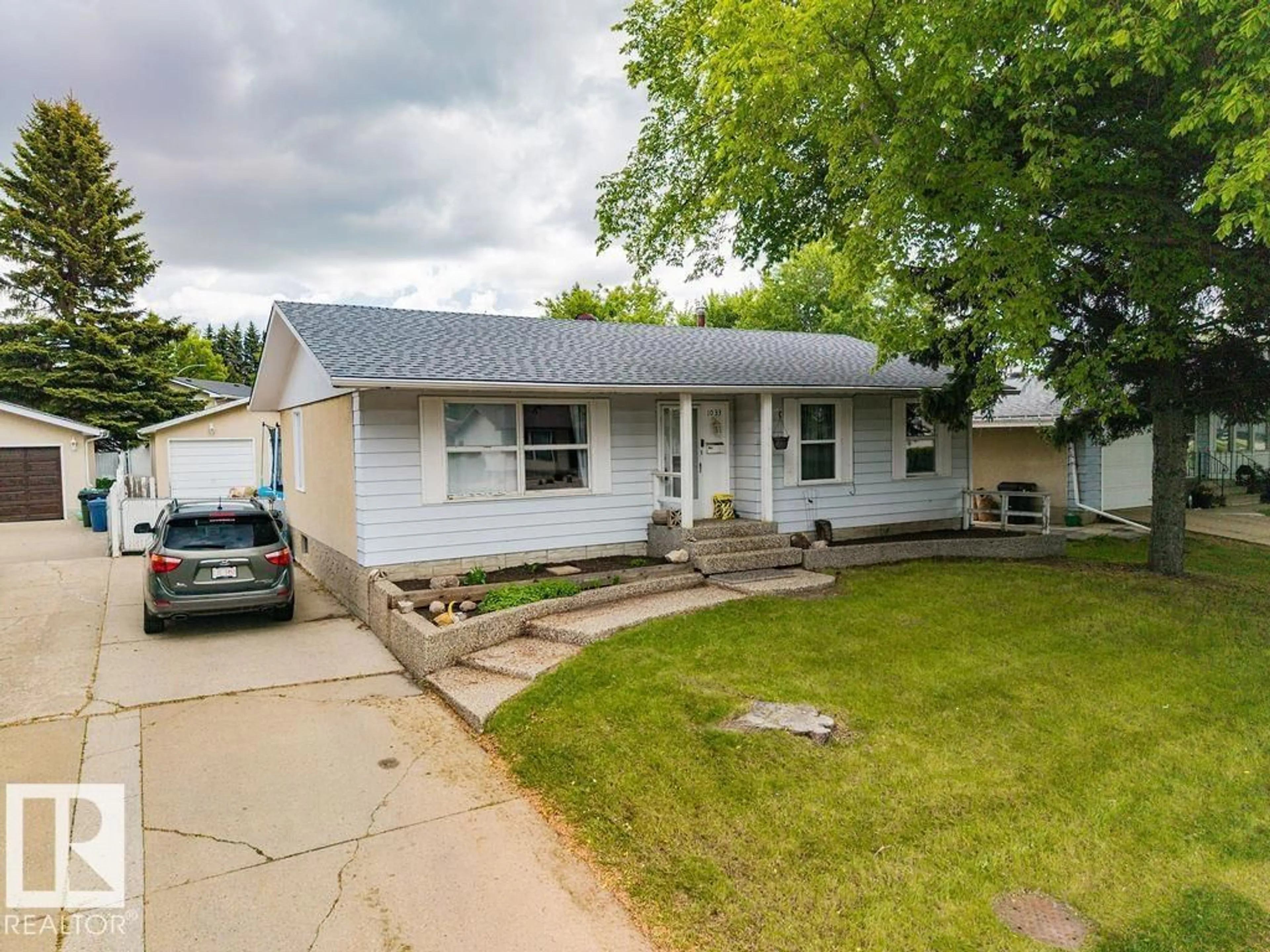 Home with vinyl exterior material, street for 1033 STRATHCONA DR, Sherwood Park Alberta T8A1A5