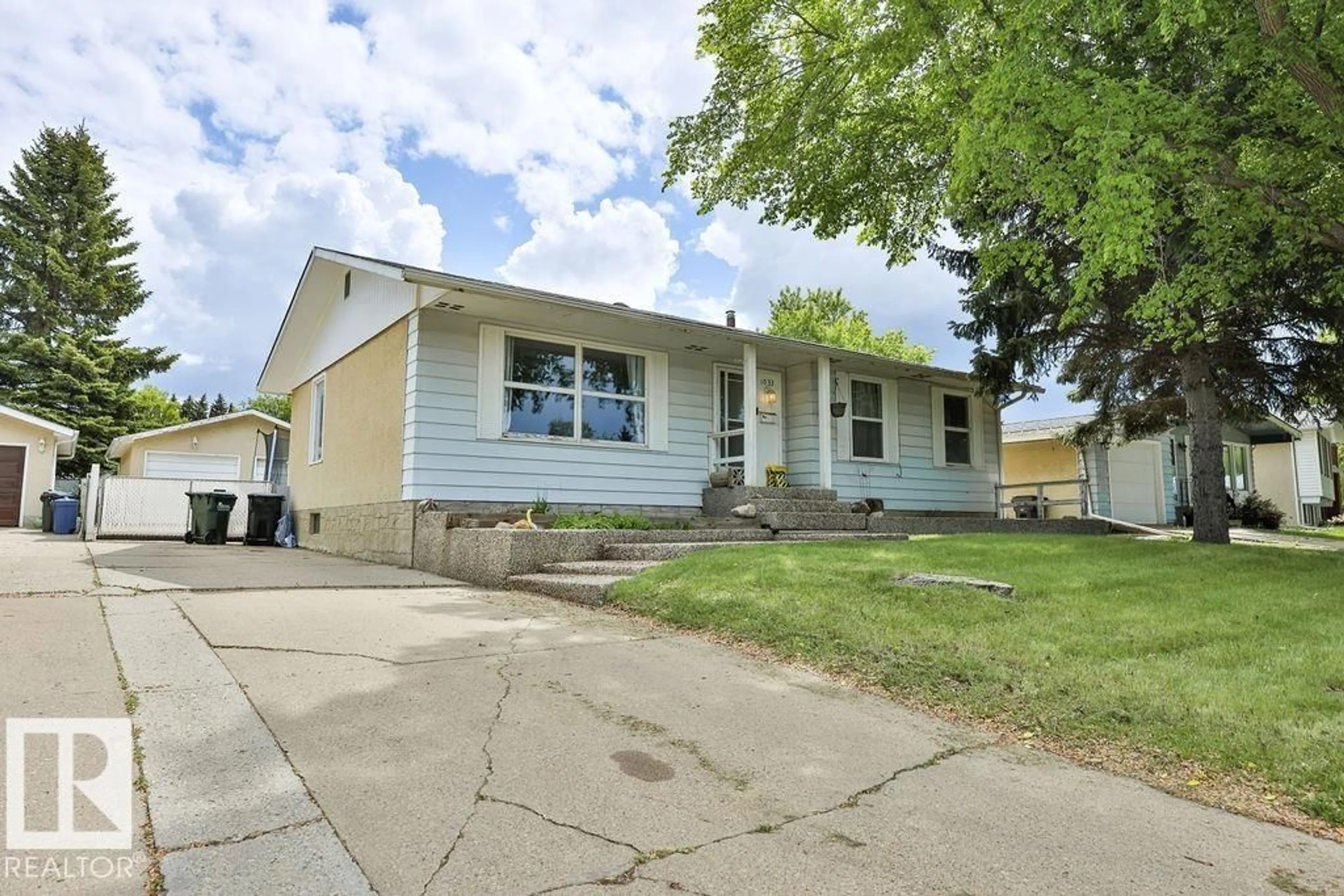 Home with vinyl exterior material, street for 1033 STRATHCONA DR, Sherwood Park Alberta T8A1A5