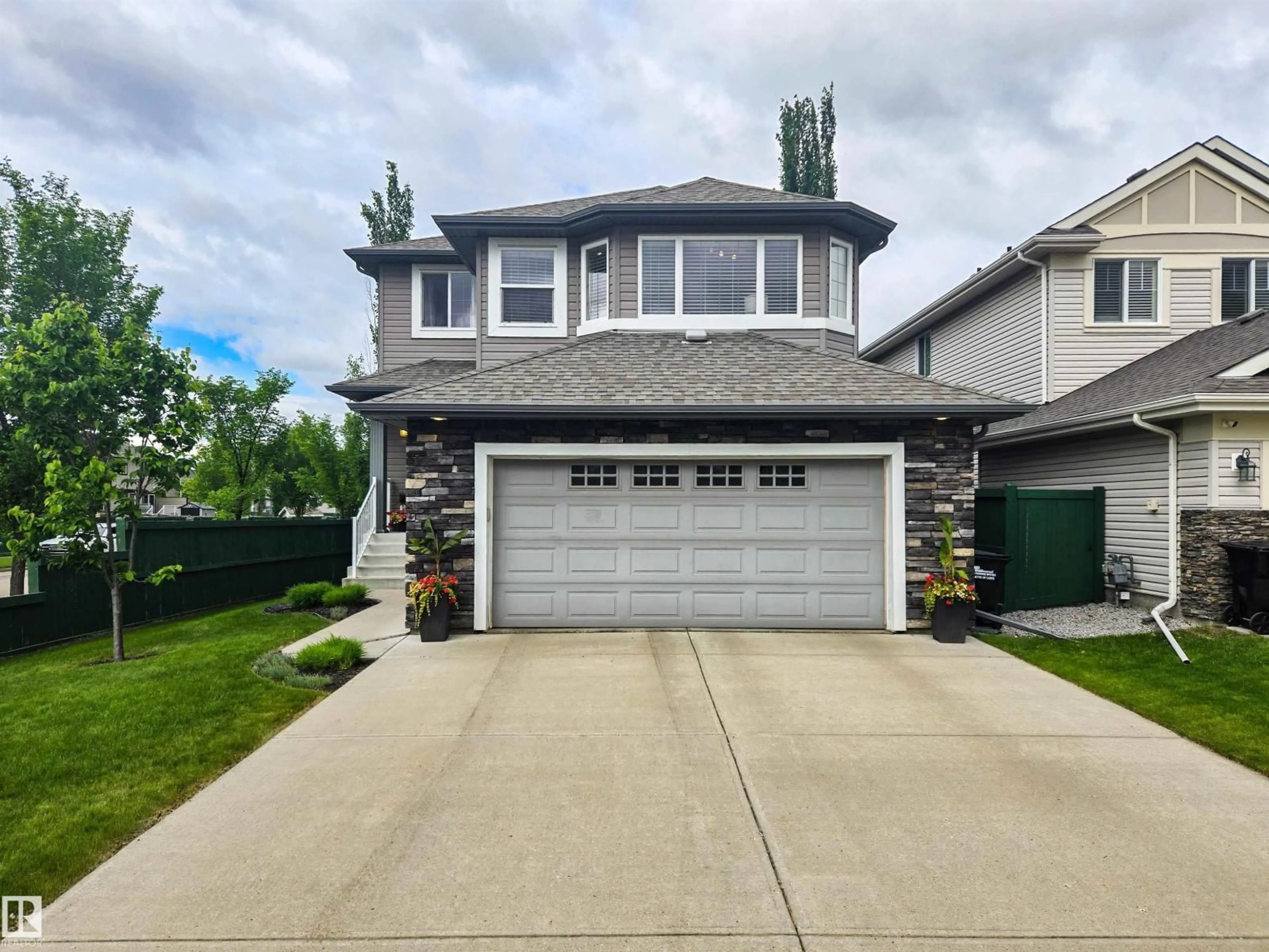 Home with vinyl exterior material, street for 504 CRANDELL CT, Sherwood Park Alberta T8H0H3