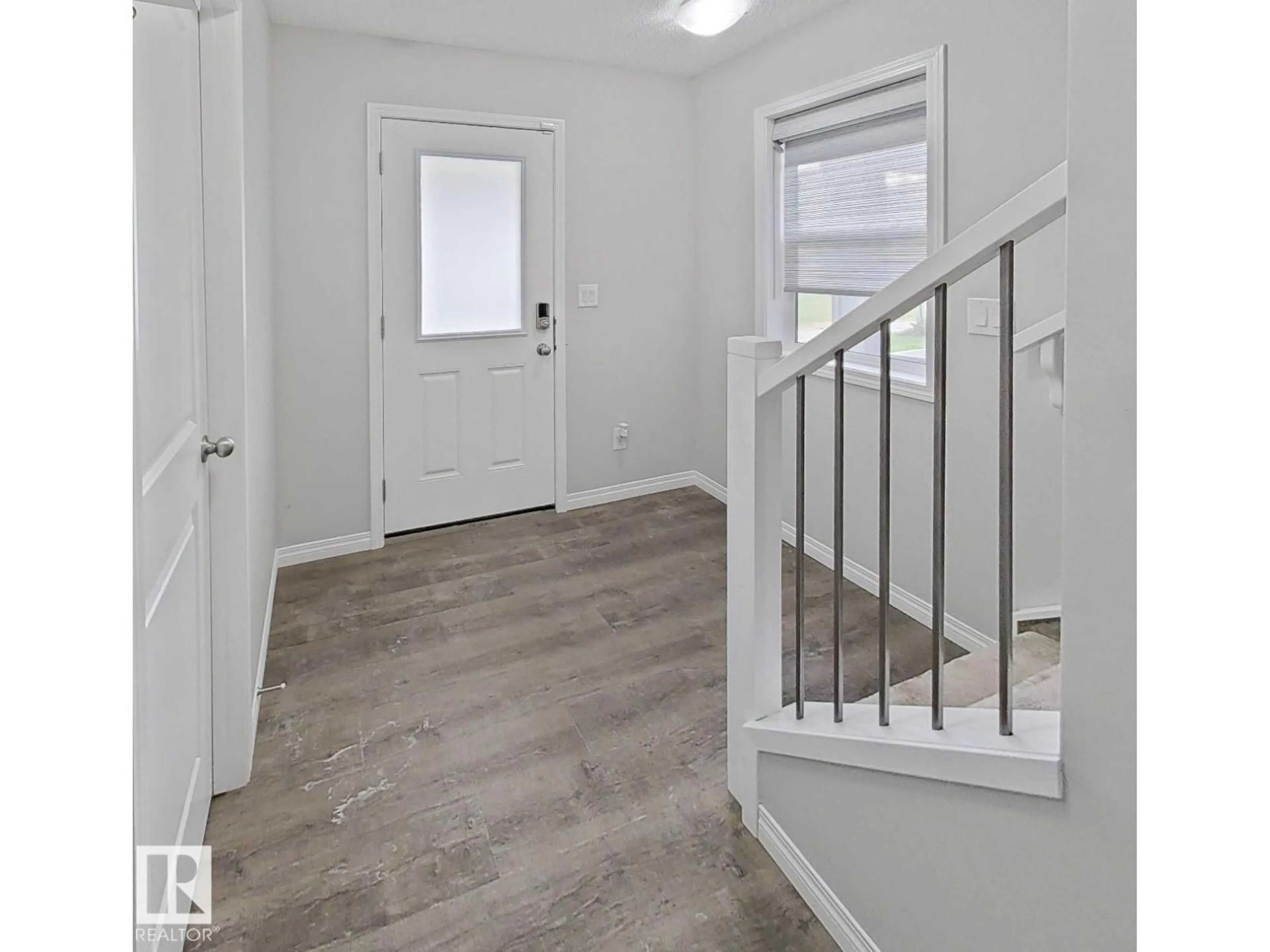 Indoor entryway for 54 - 2072 WONNACOTT WY, Edmonton Alberta T6X2V7