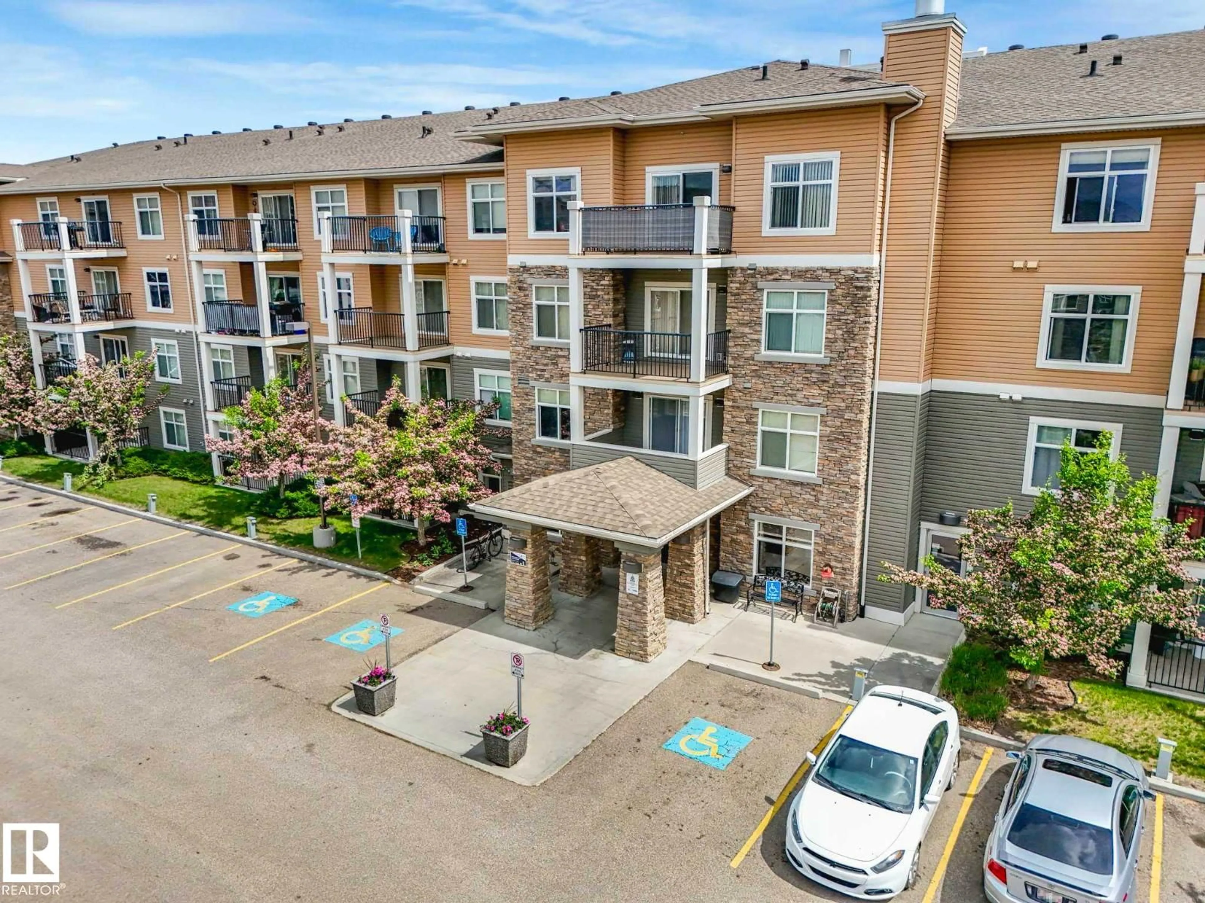 A pic from outside/outdoor area/front of a property/back of a property/a pic from drone, unknown for 117 SCHONSEE WY, Edmonton Alberta T5Z0G8