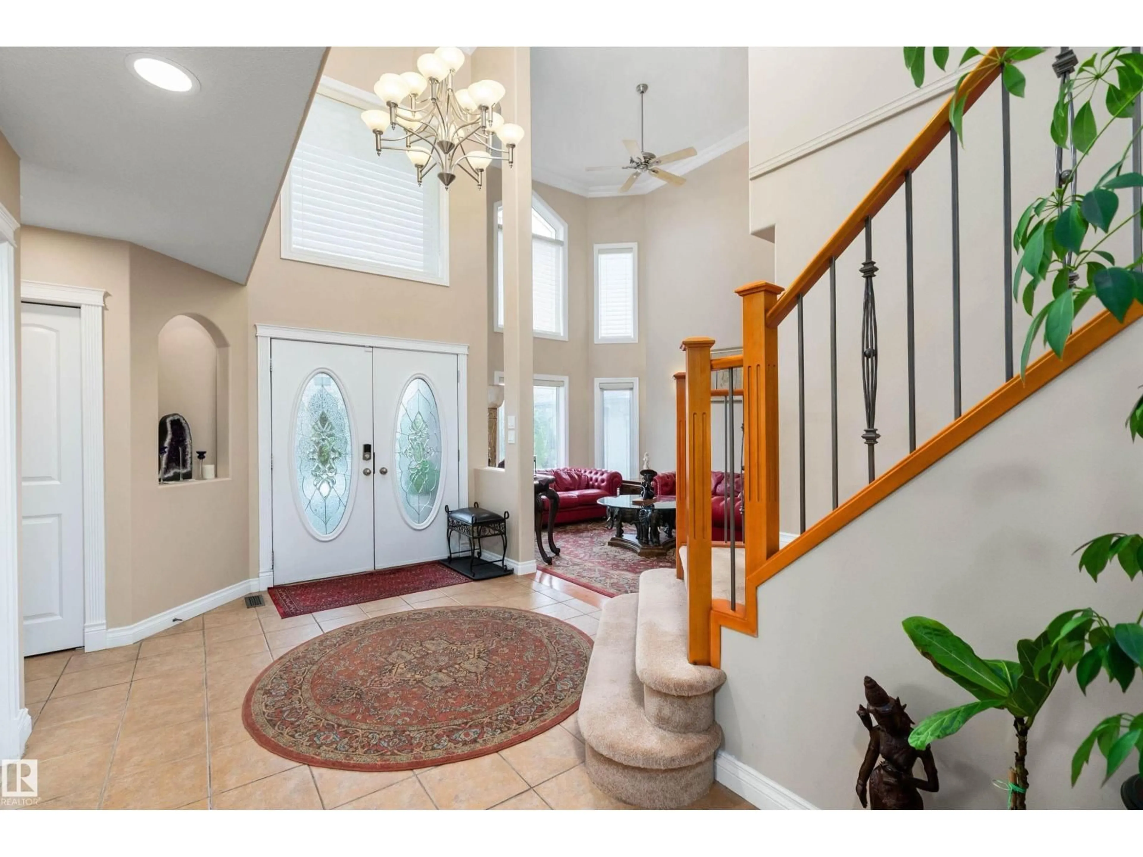 Indoor foyer for SW - 1115 68 ST, Edmonton Alberta T6X1L1