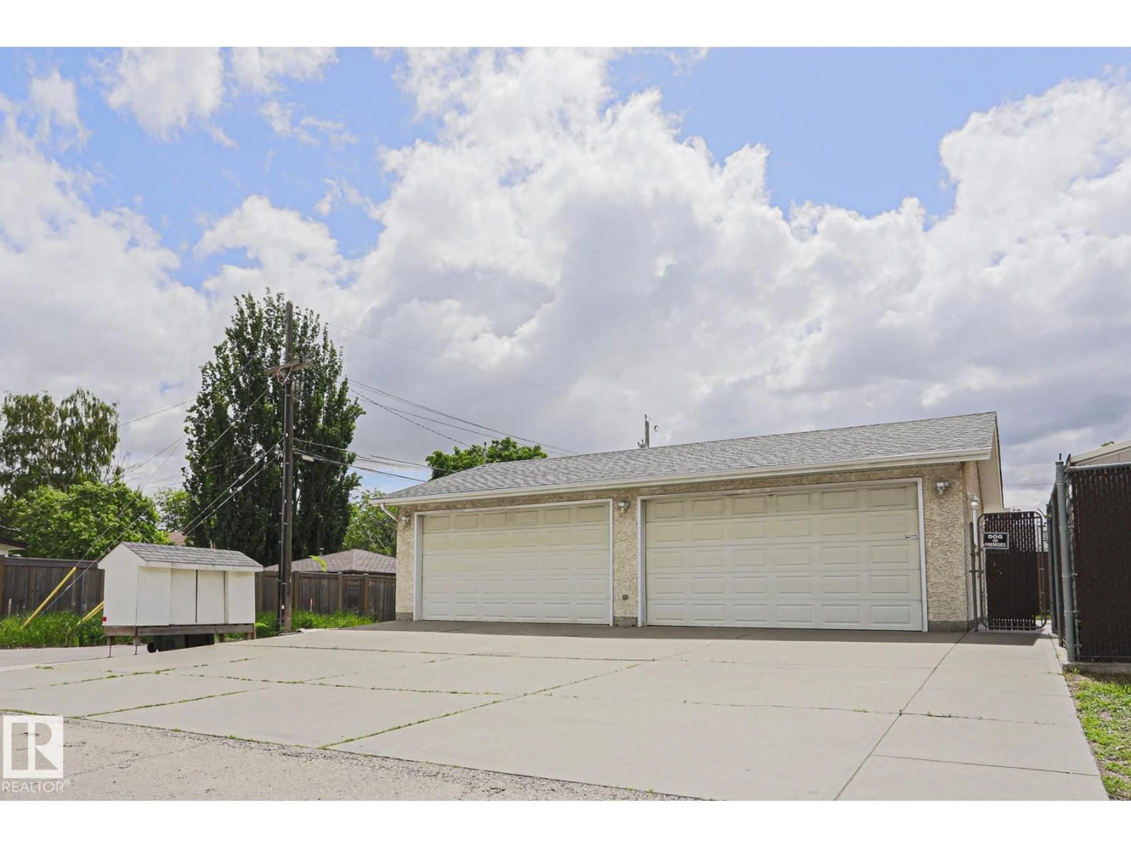 Indoor garage for 12517 79 ST, Edmonton Alberta T5B2N9