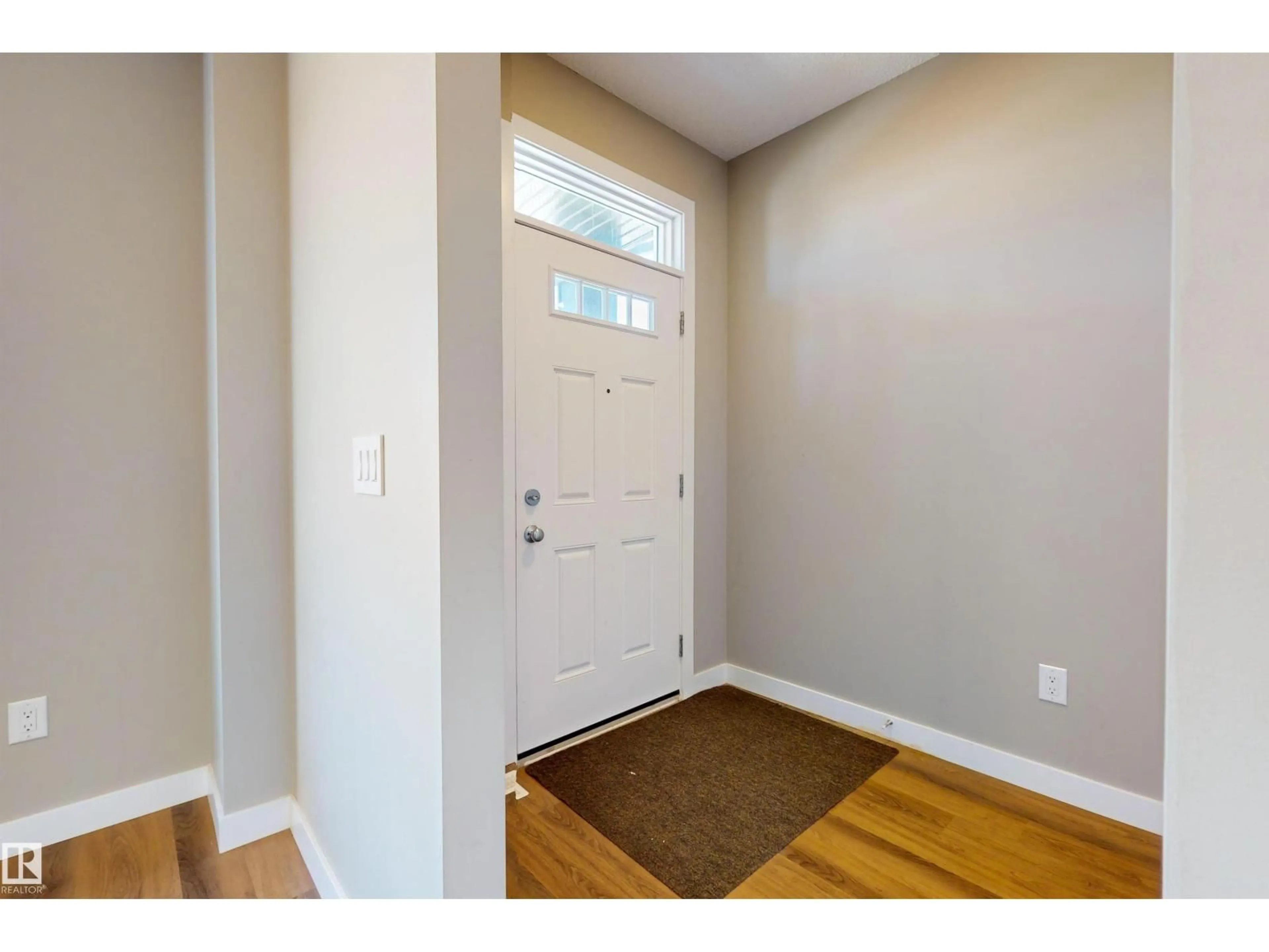 Indoor entryway for 3704 2 ST, Edmonton Alberta T6T2L8