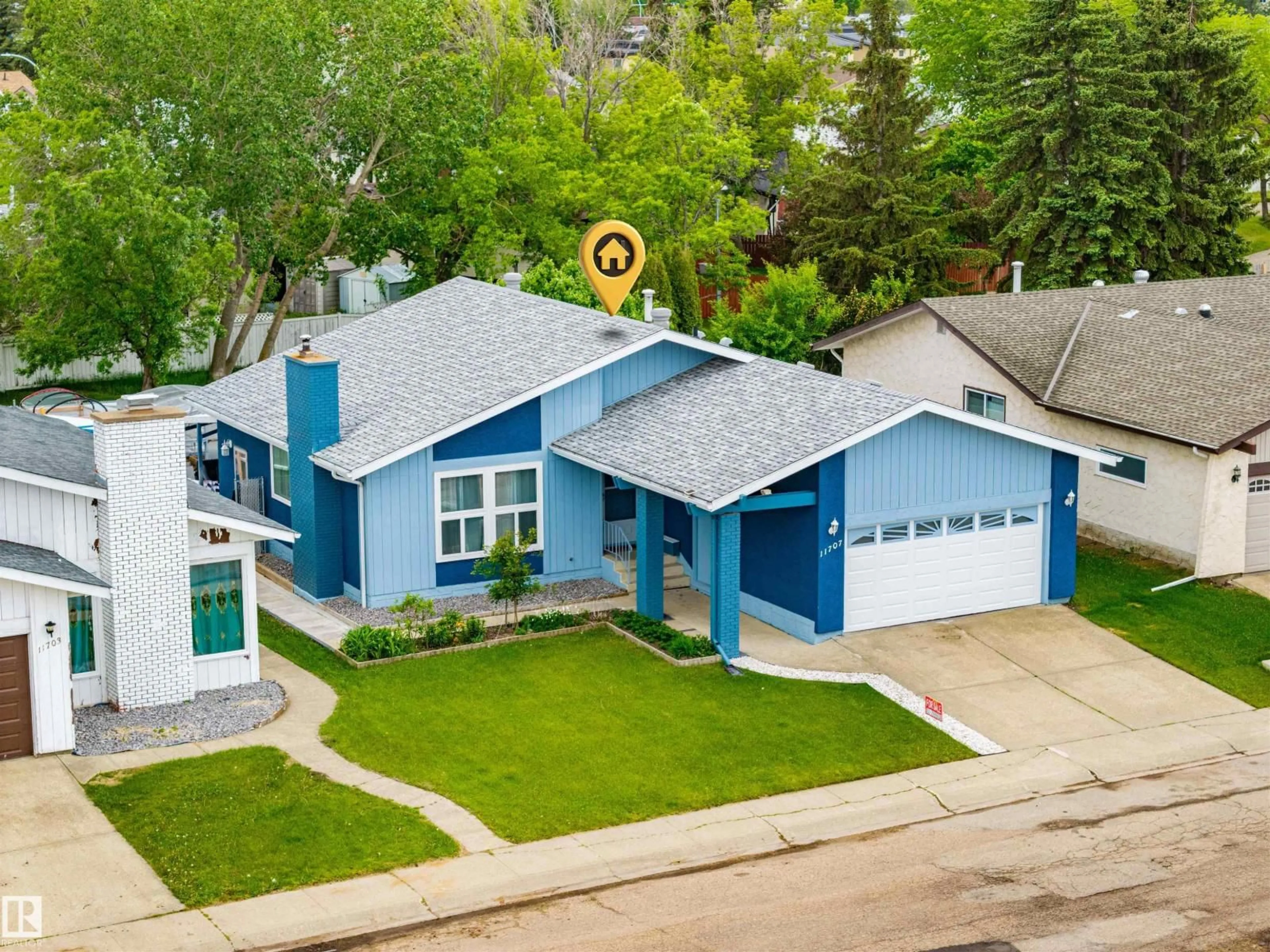 A pic from outside/outdoor area/front of a property/back of a property/a pic from drone, street for 11707 150 AVE NW, Edmonton Alberta T5X1C1