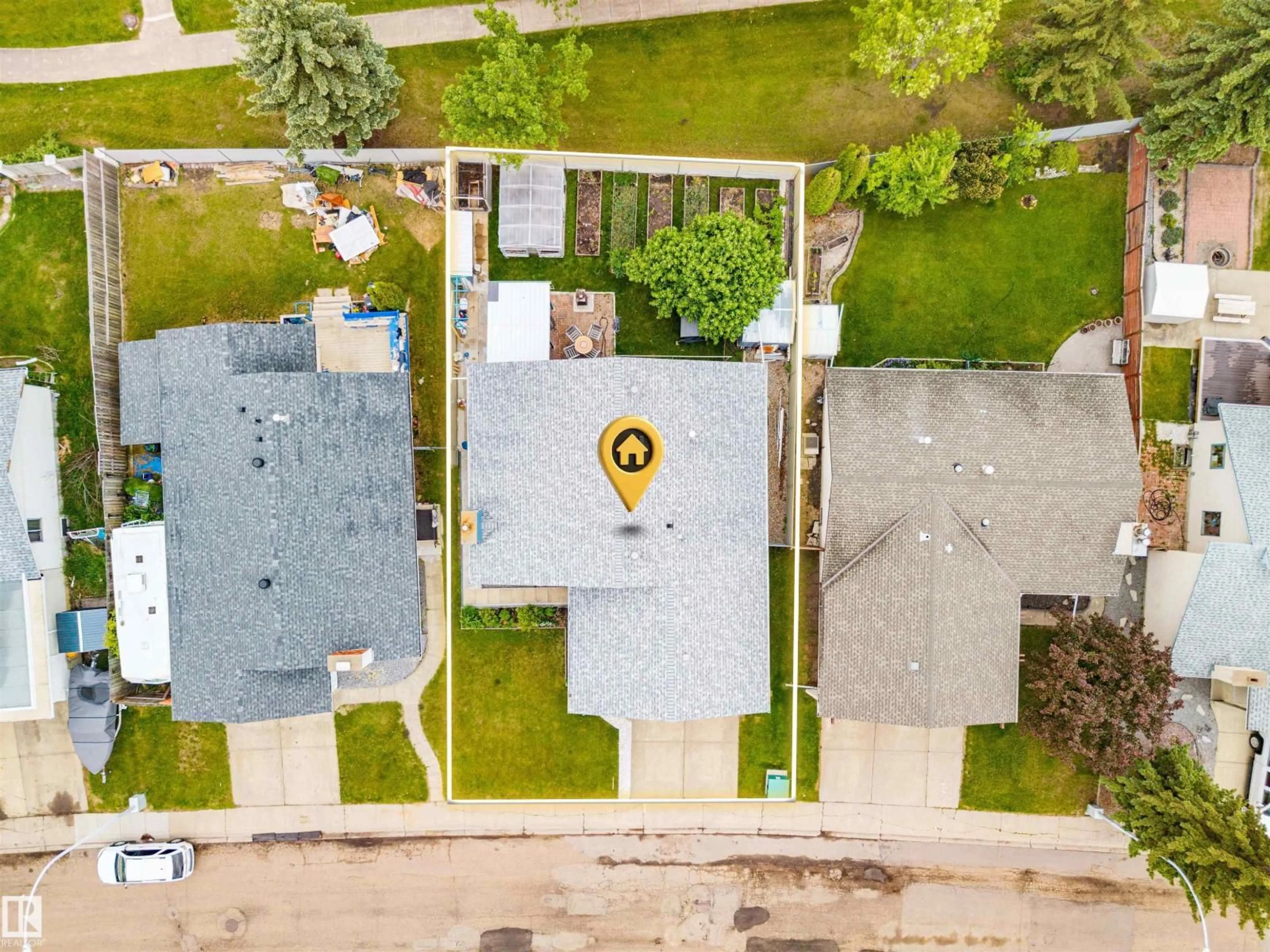 A pic from outside/outdoor area/front of a property/back of a property/a pic from drone, street for 11707 150 AVE NW, Edmonton Alberta T5X1C1