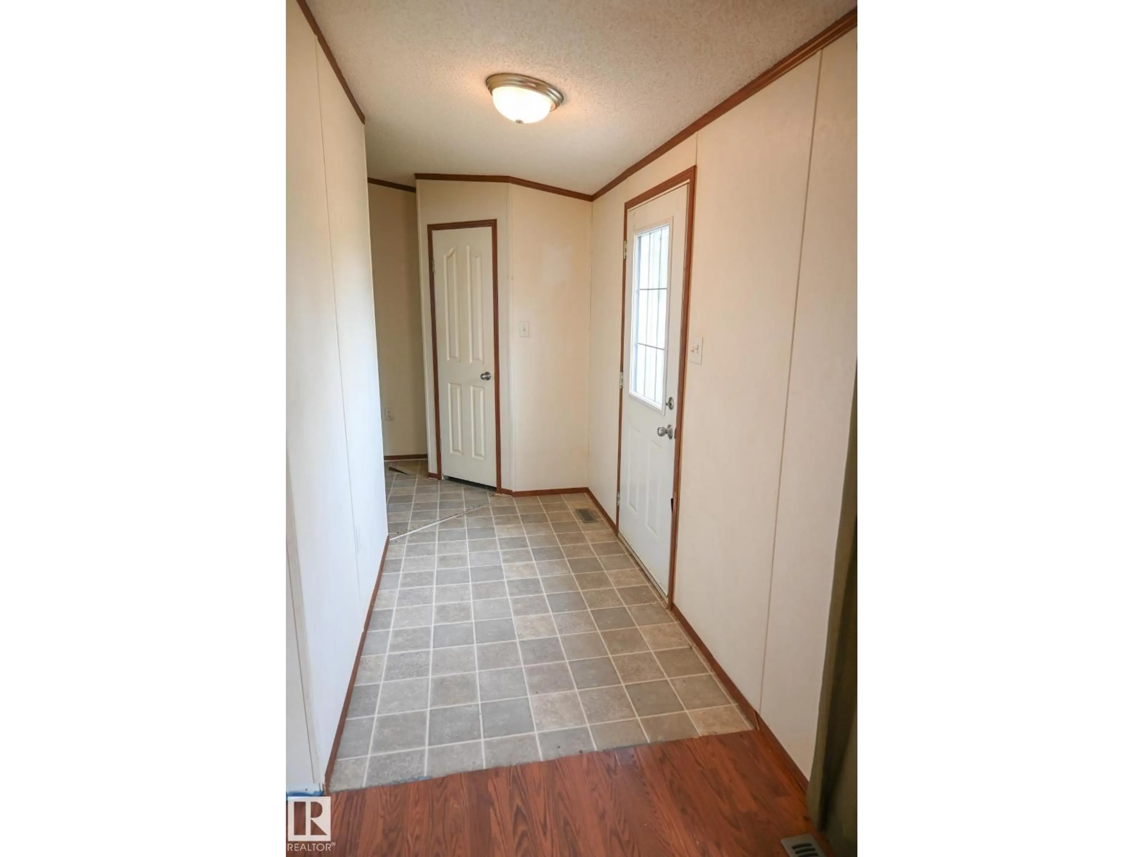 Unknown for 4703 52 ST, Peers Alberta T0E1W0