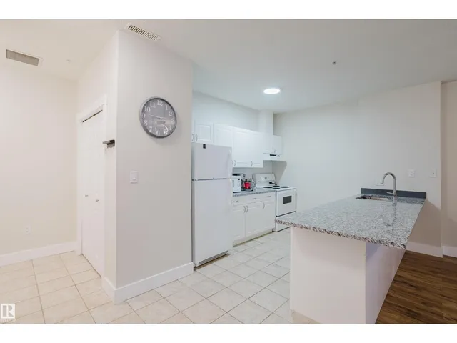 9919 105 ST NW, Edmonton 5