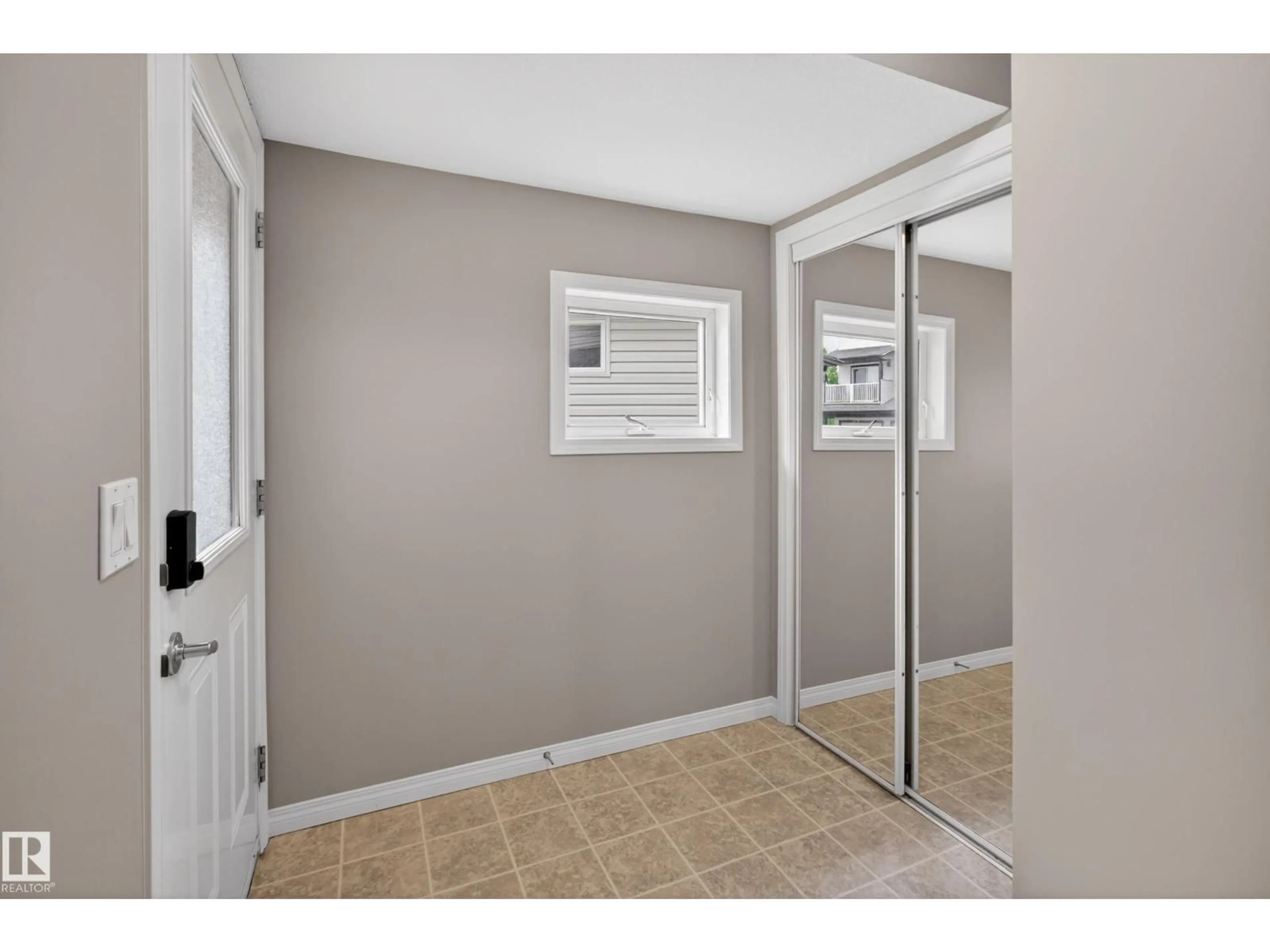Indoor entryway for 11 - 88 CLOVER BAR LN, Sherwood Park Alberta T8H0C4