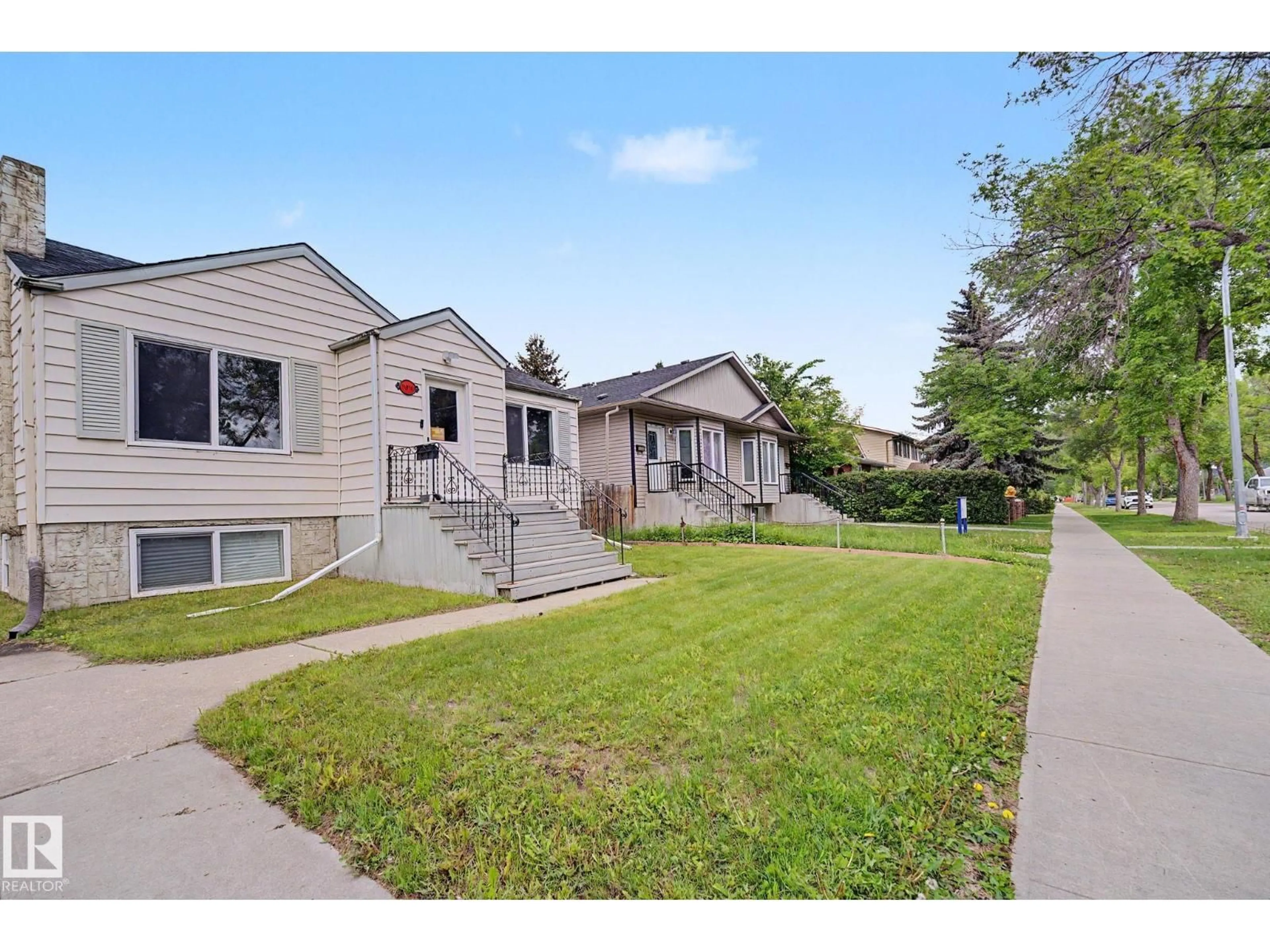 A pic from outside/outdoor area/front of a property/back of a property/a pic from drone, street for 11914 124 ST, Edmonton Alberta T5L0M5