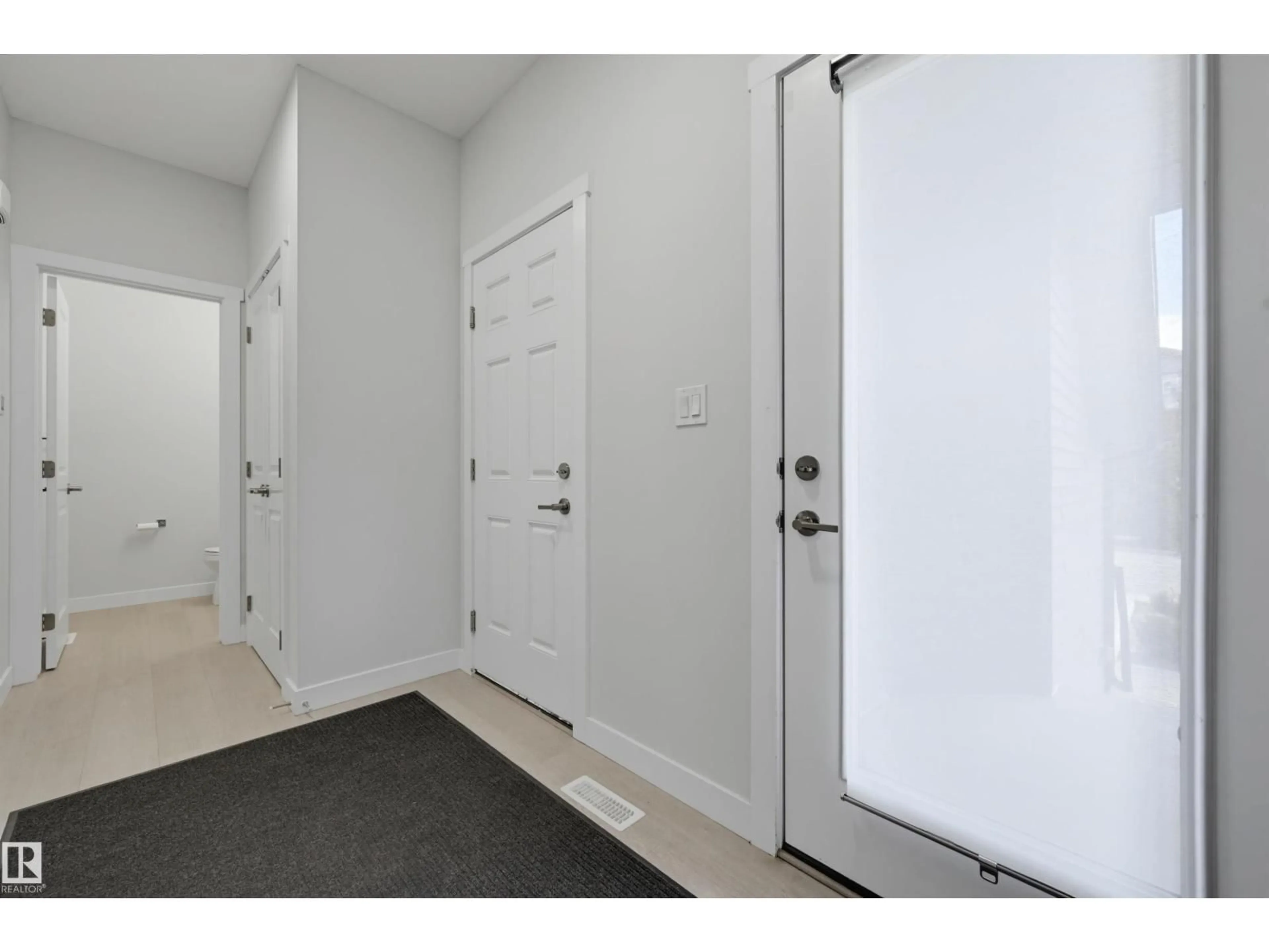 Indoor entryway for 918 DANIELS LO, Edmonton Alberta T6W4C8